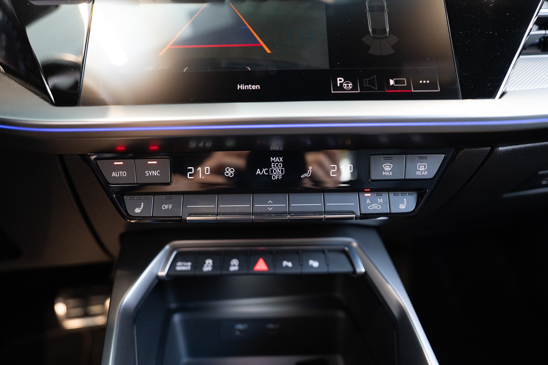 AUDI S3 Limousine 2.0 TFSI quattro S-Tronic / Rückfahrkamera / Sportsitze / Ambientebeleuchtung-image-21