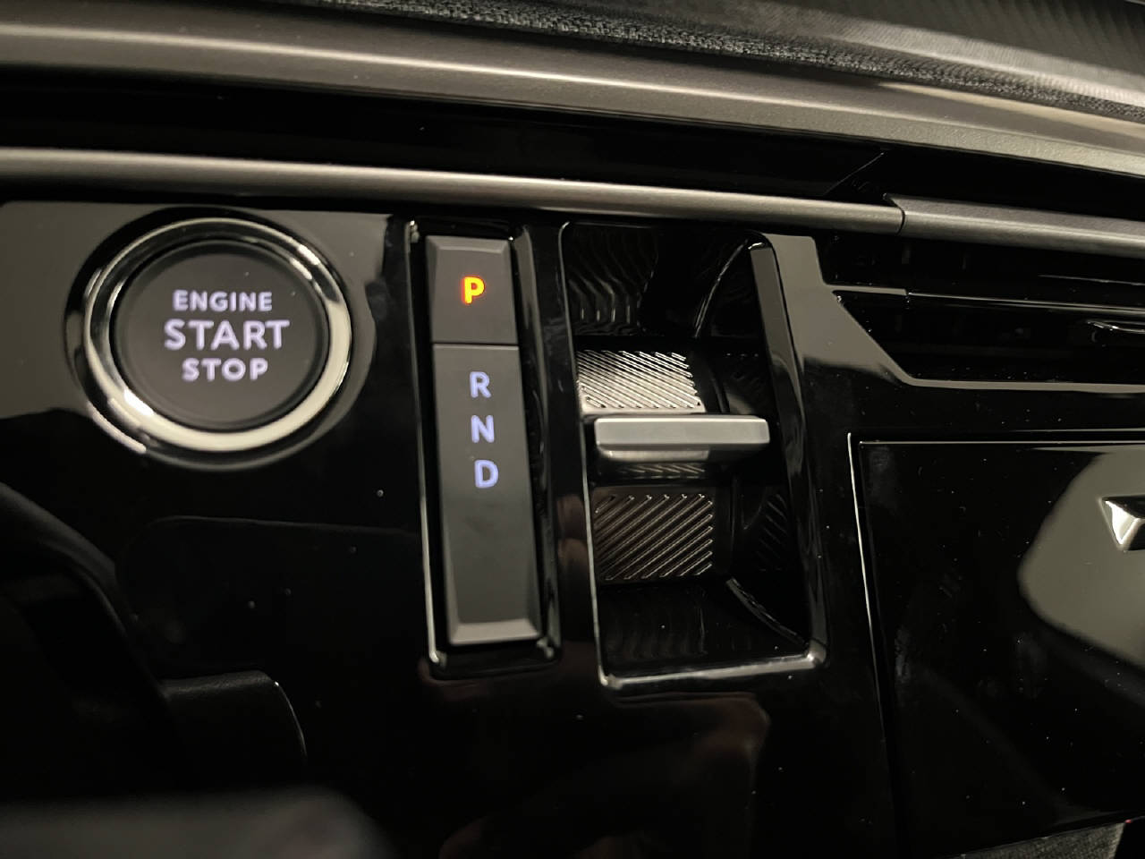 PEUGEOT 5008 e-Allure long range-image-10