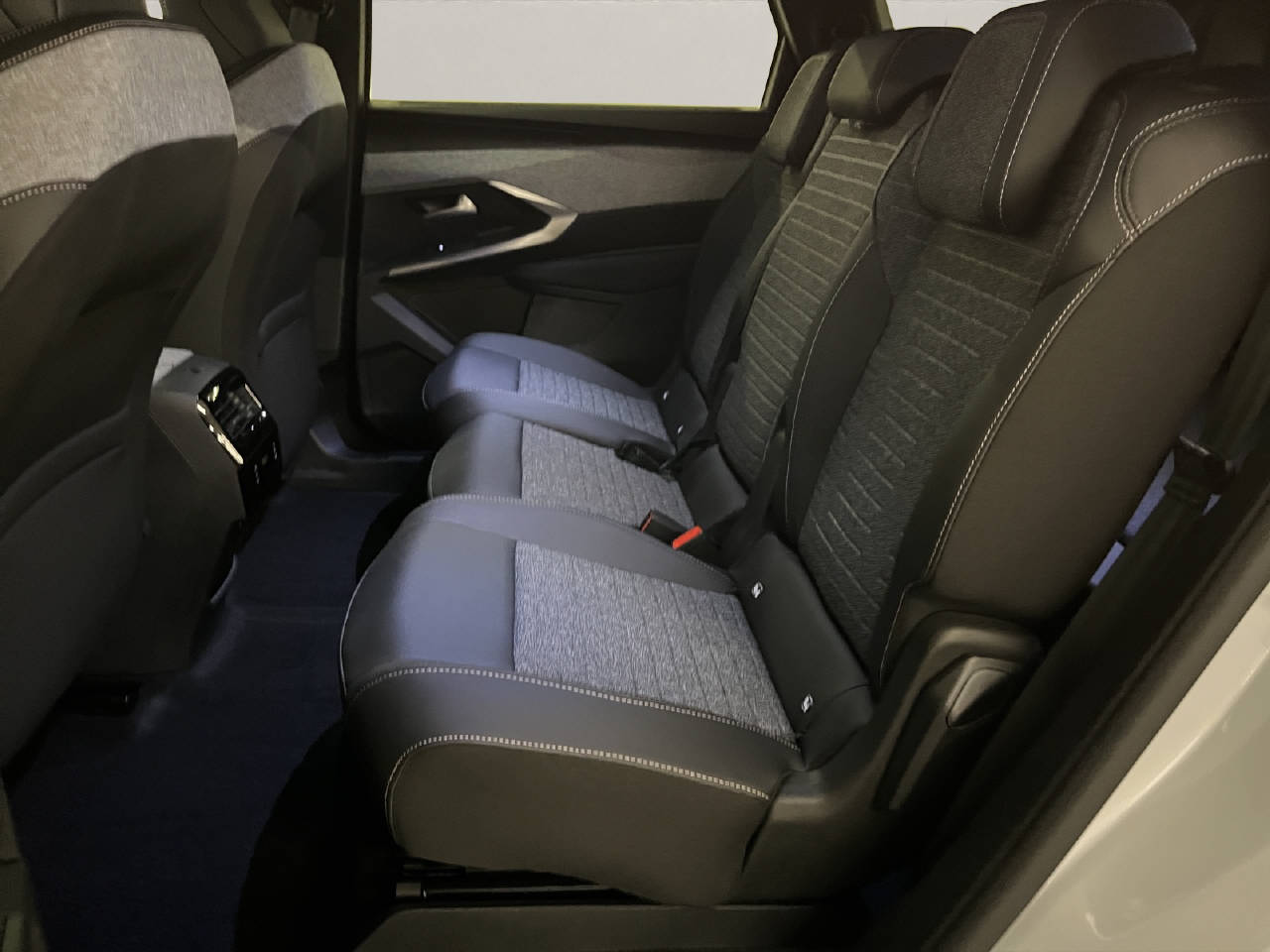 PEUGEOT 5008 e-Allure long range-image-12