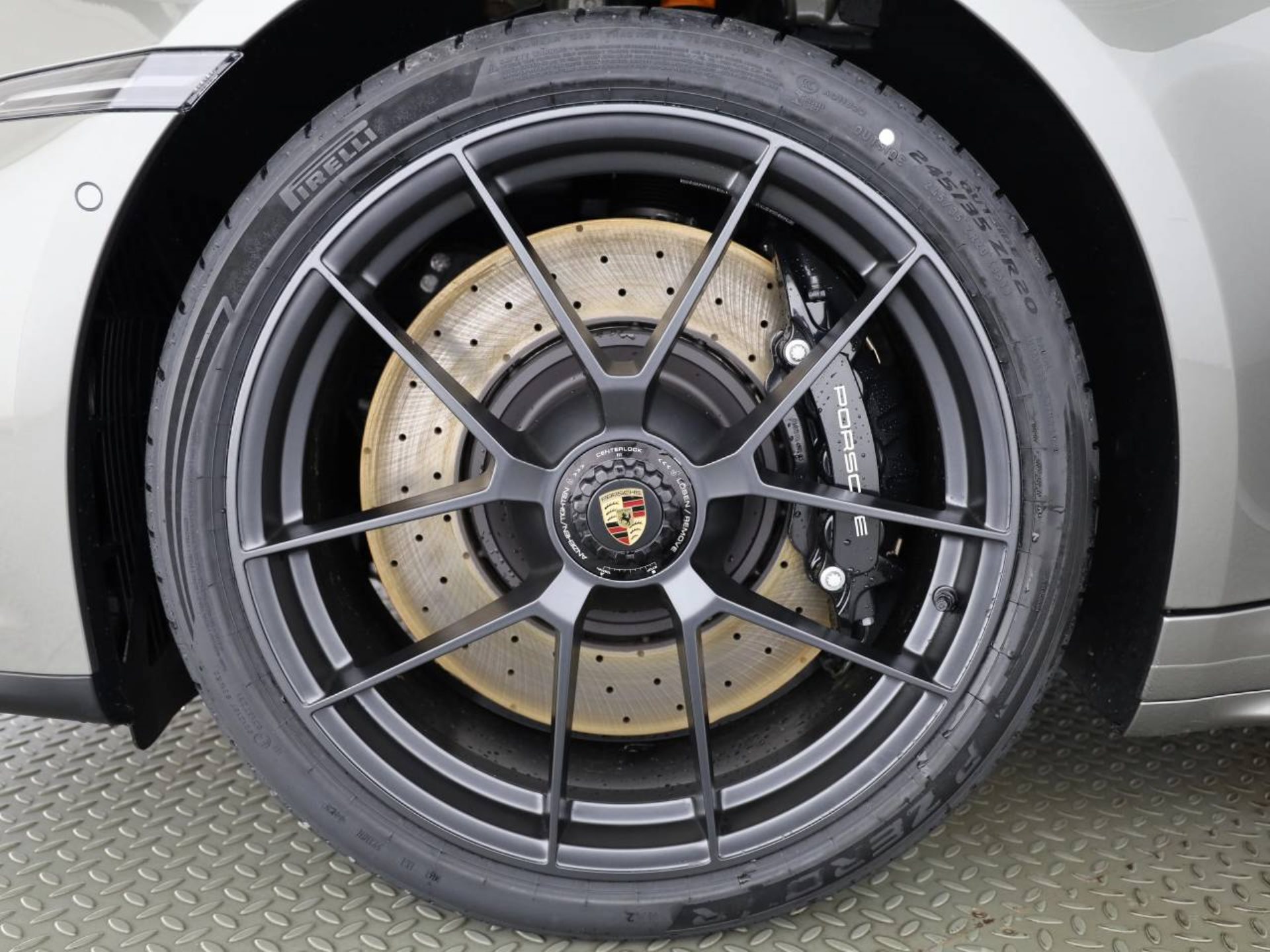 PORSCHE 911 Targa 4 GTS-image-6