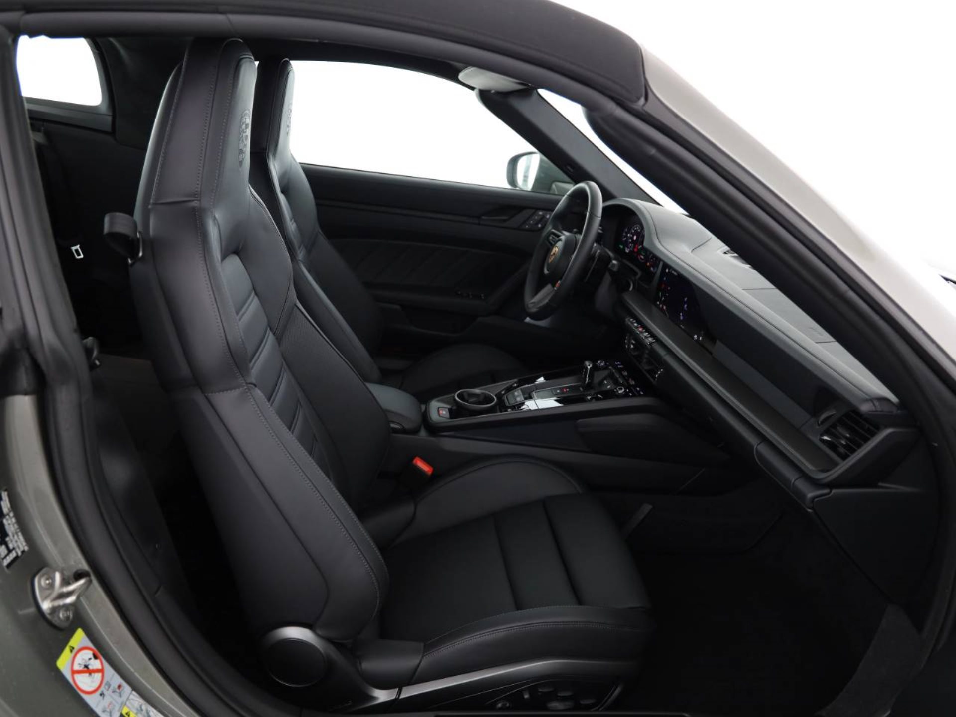 PORSCHE 911 Targa 4 GTS-image-16