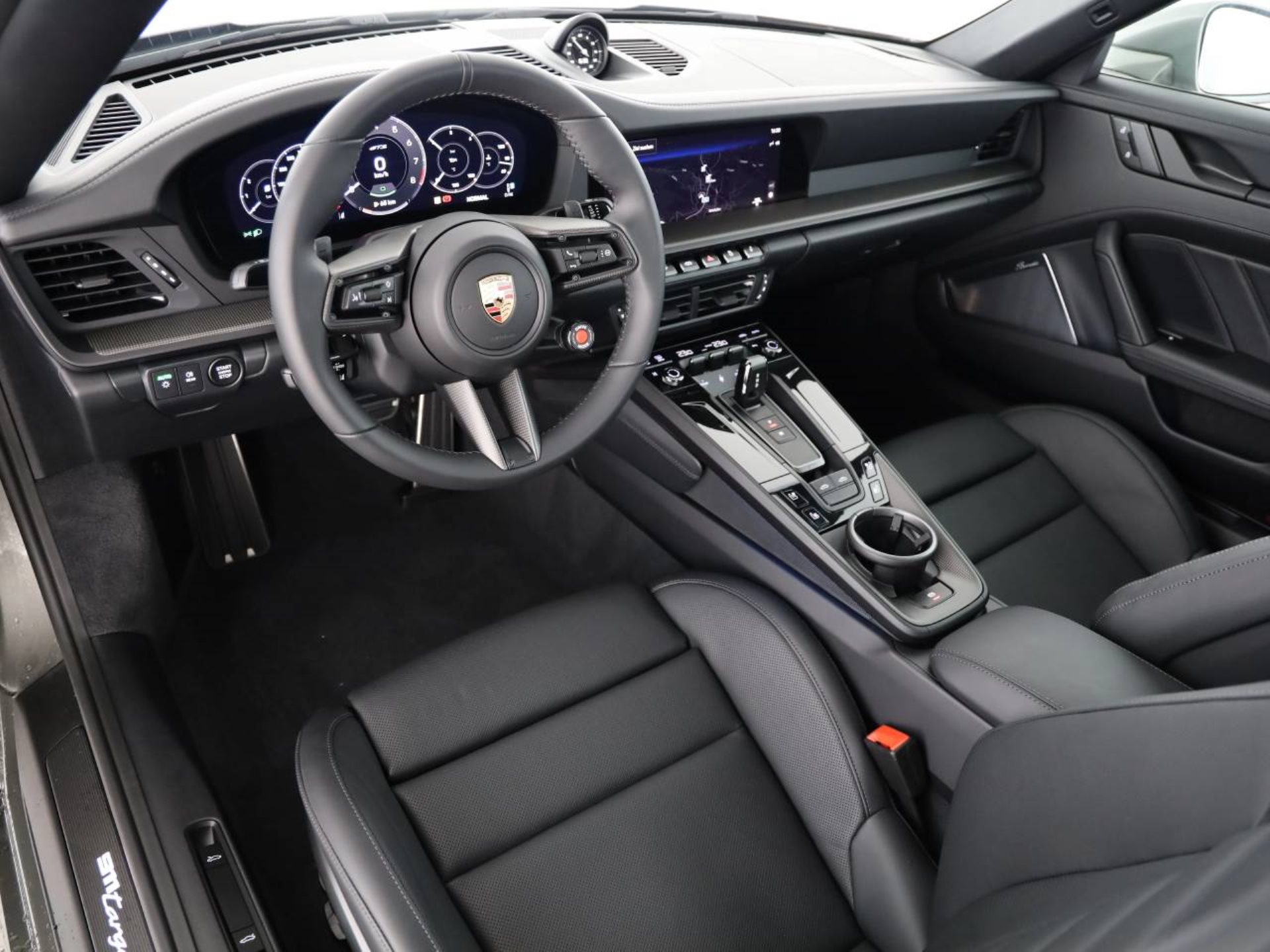 PORSCHE 911 Targa 4 GTS-image-3