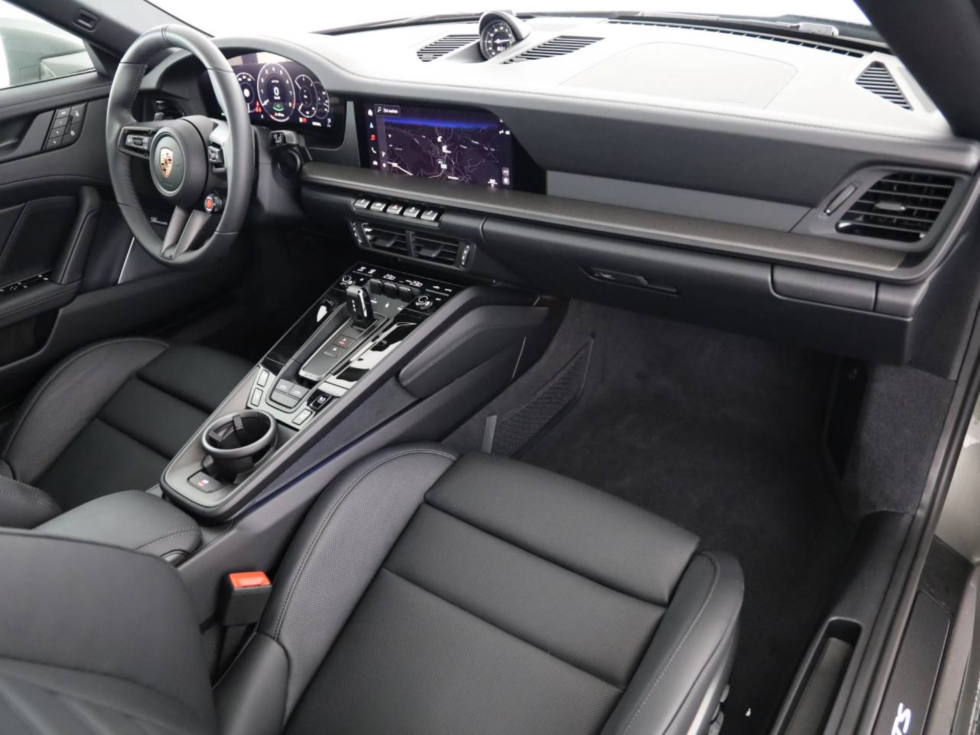 PORSCHE 911 Targa 4 GTS-image-10
