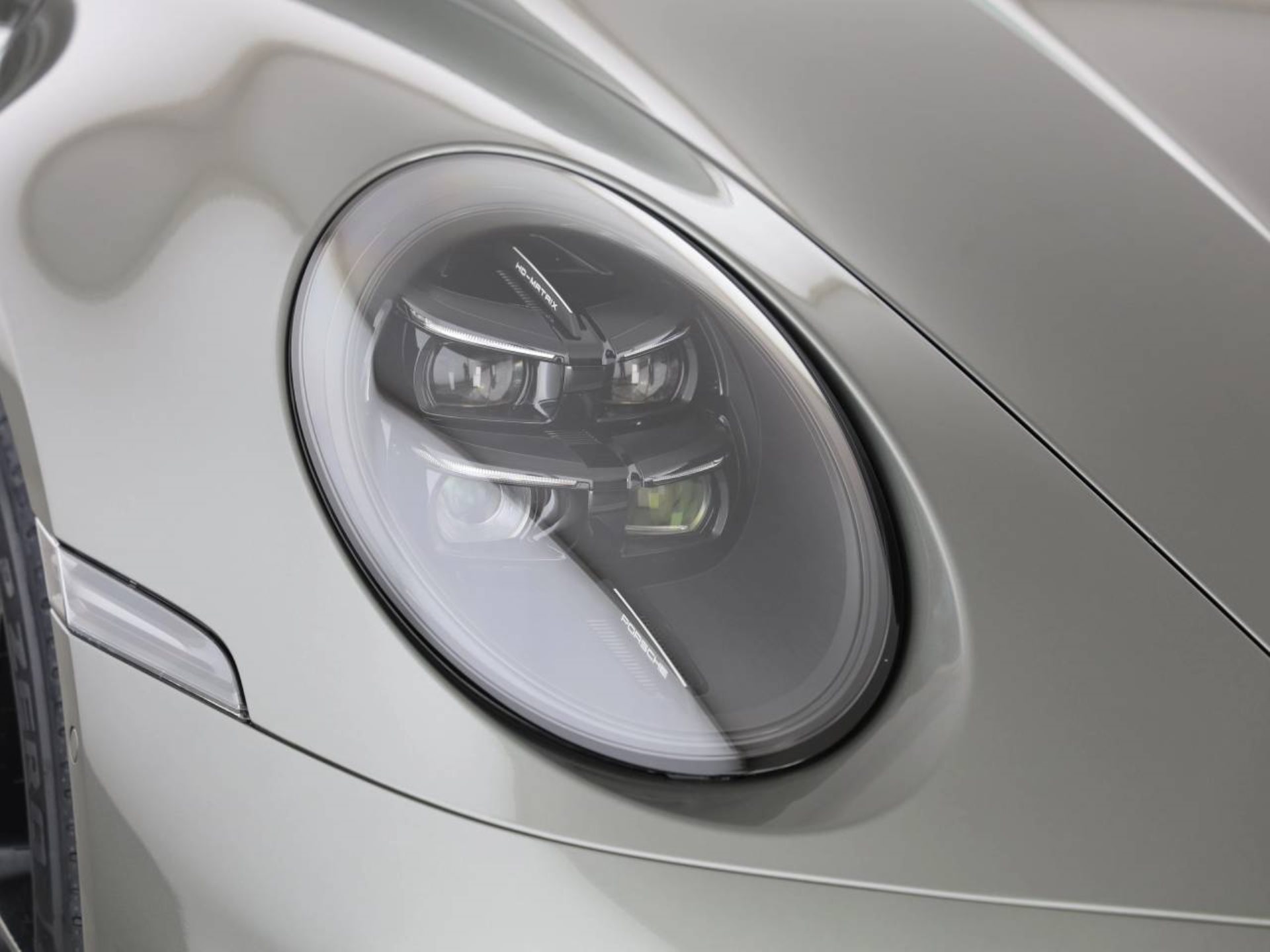 PORSCHE 911 Targa 4 GTS-image-9