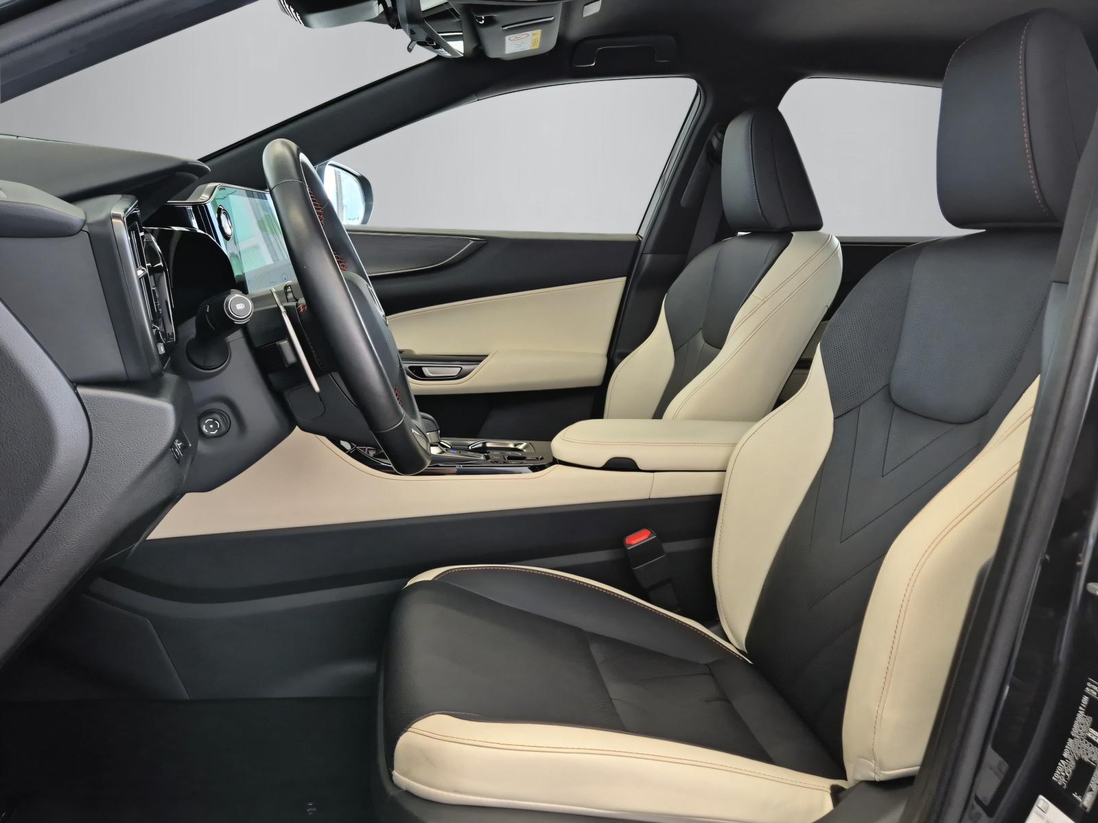 LEXUS NX 450h+ Excellence-showroom-element-3