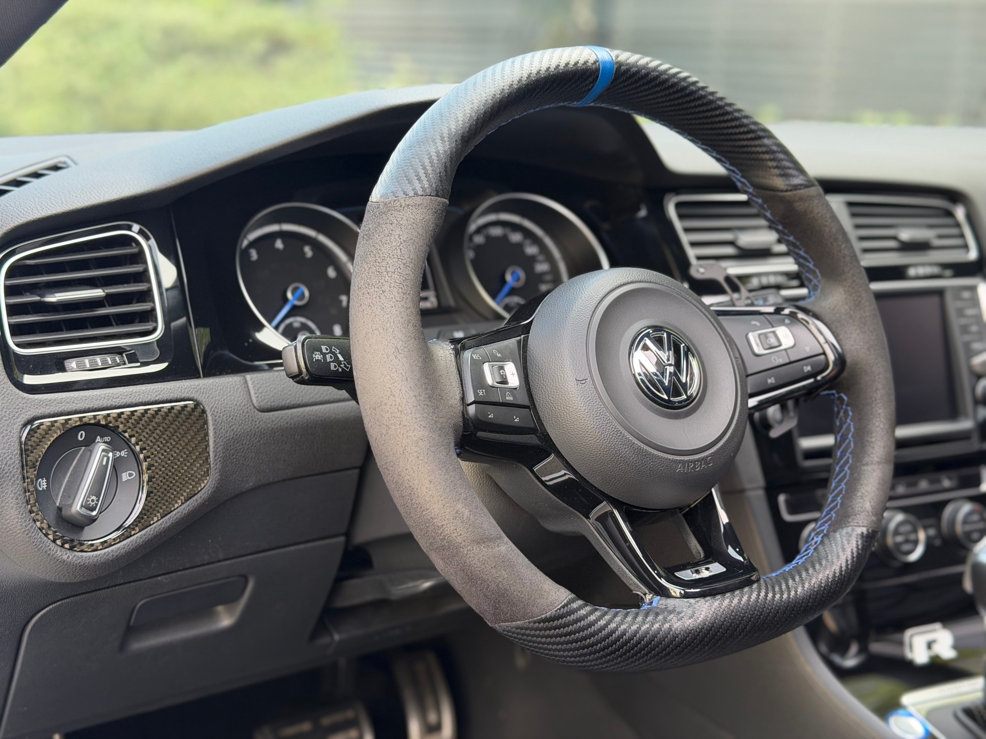 VW Golf 2.0 TSI R 4Motion DSG-image-13
