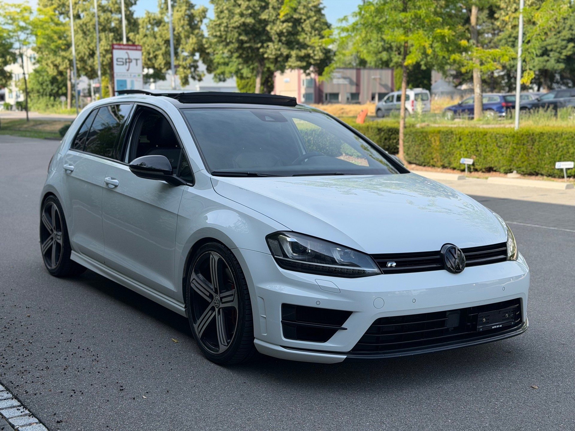 VW Golf 2.0 TSI R 4Motion DSG-image-5