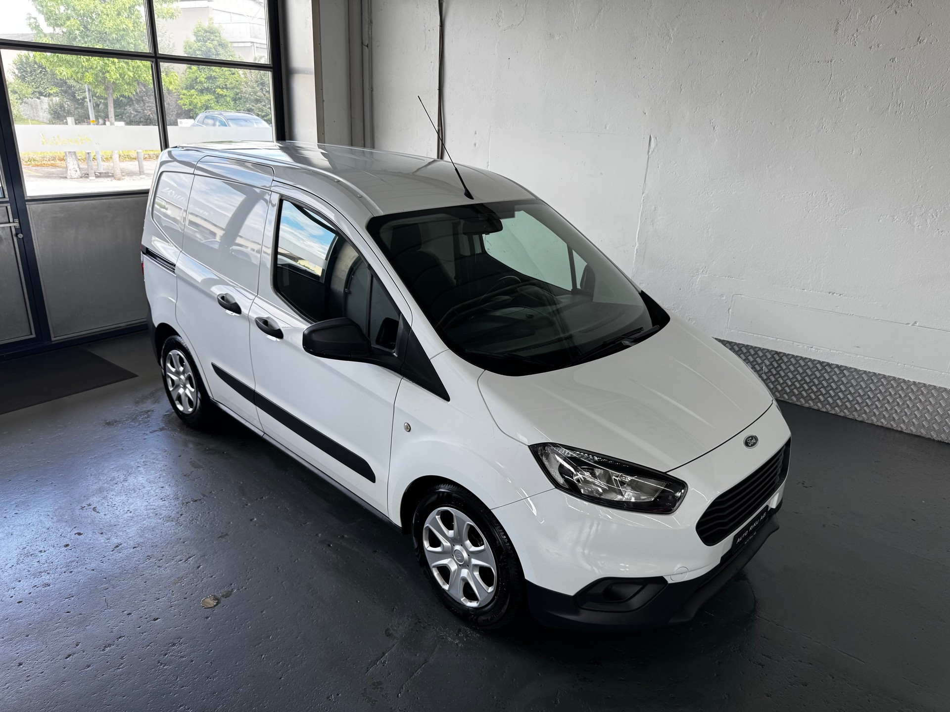 FORD Transit Courier Van 1.0 EcoBoost Basis-image-0