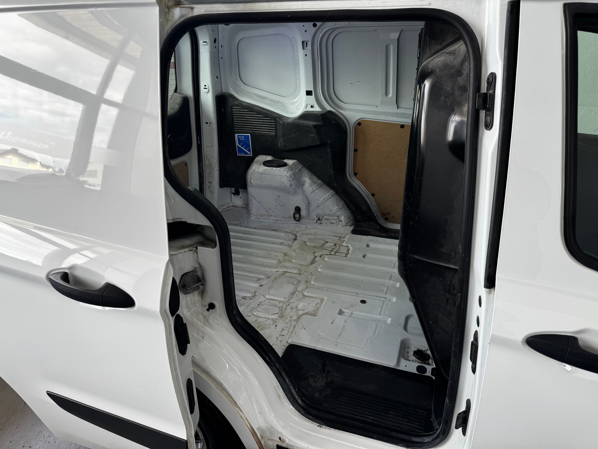 FORD Transit Courier Van 1.0 EcoBoost Basis-image-18