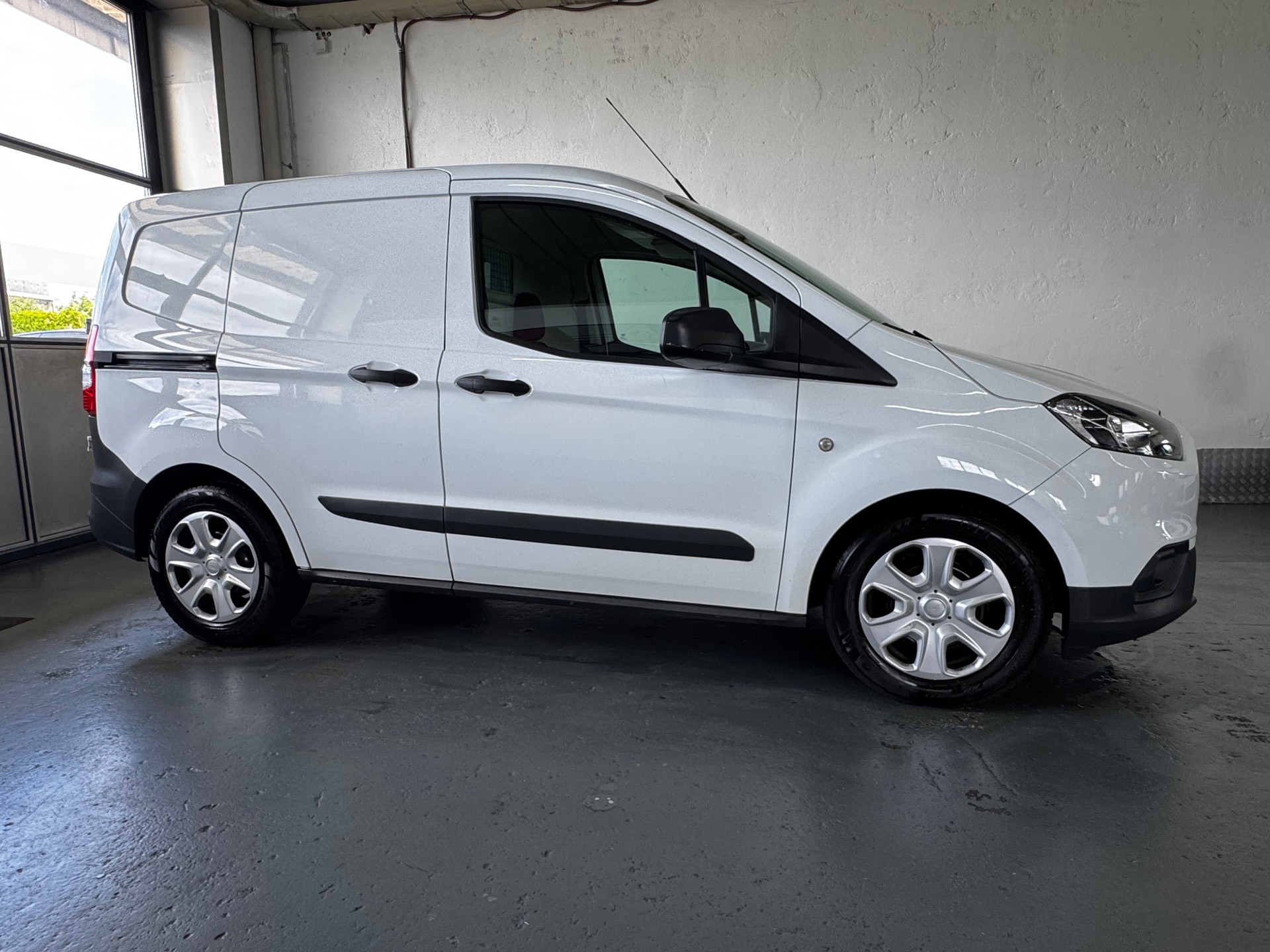 FORD Transit Courier Van 1.0 EcoBoost Basis-image-6