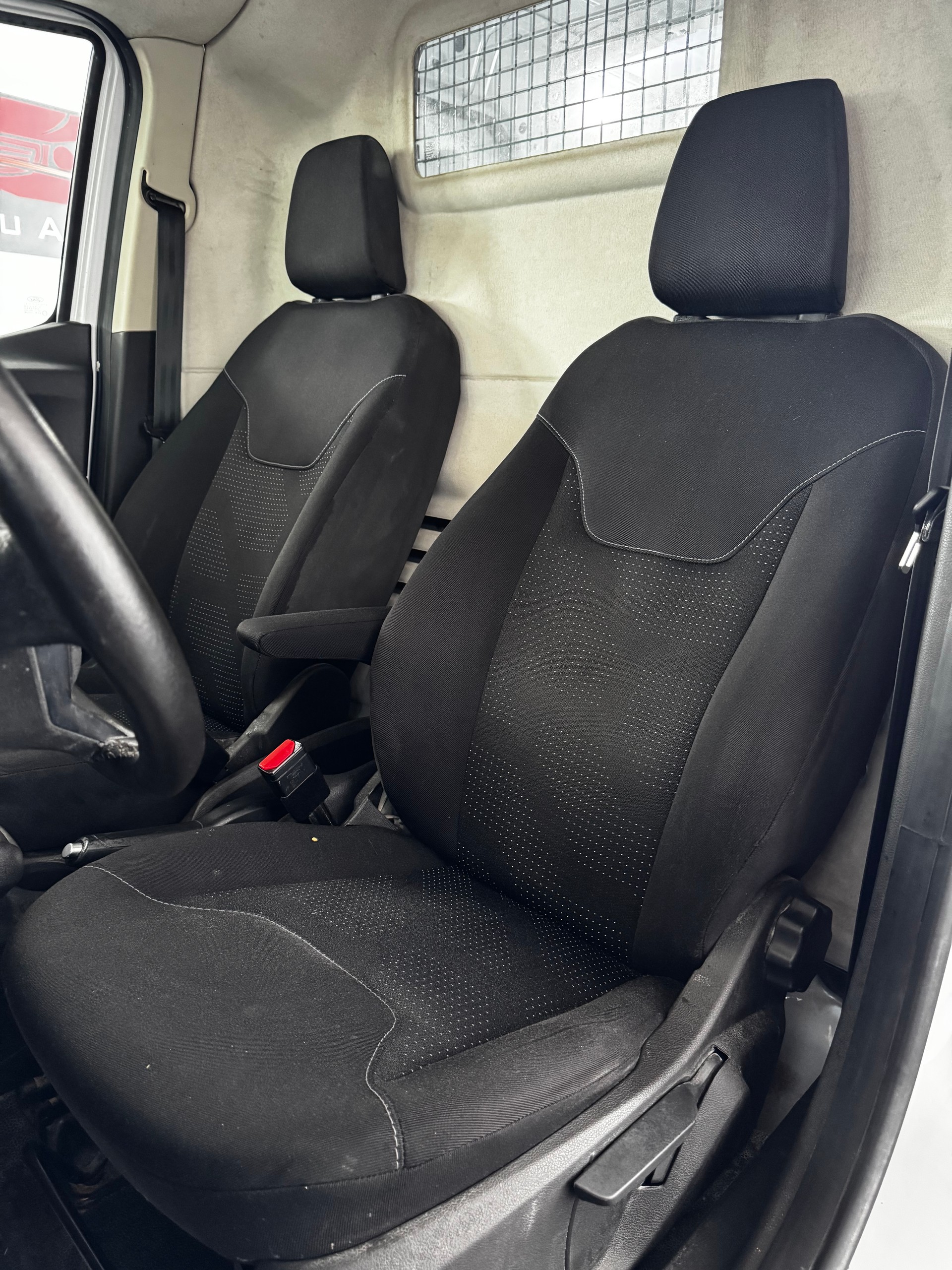 FORD Transit Courier Van 1.0 EcoBoost Basis-image-13