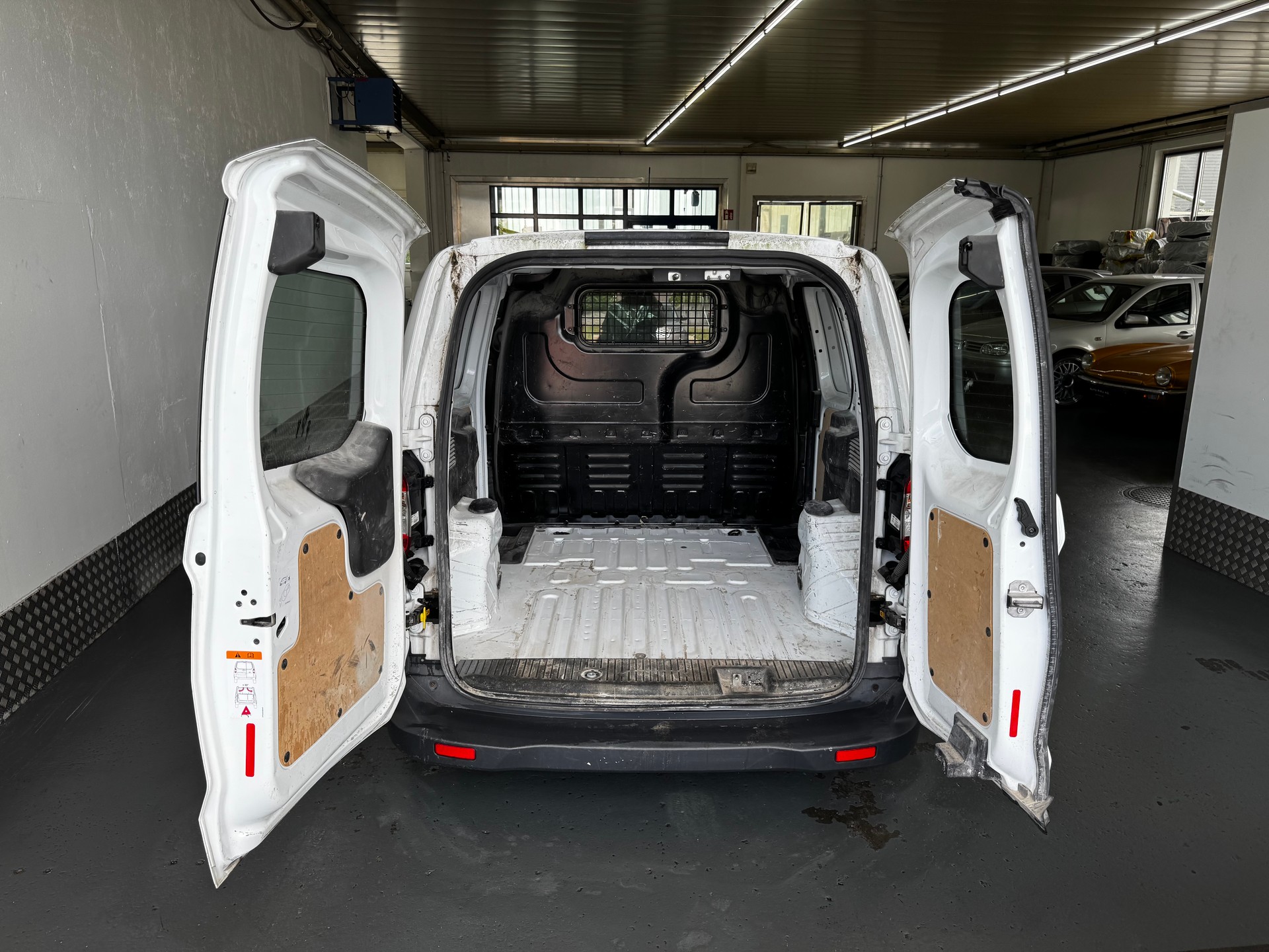 FORD Transit Courier Van 1.0 EcoBoost Basis-image-19