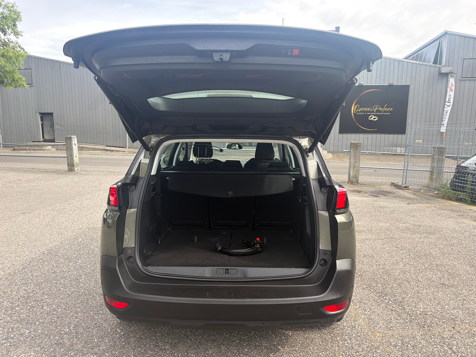PEUGEOT 5008 1.5 BlueHDi Business Line ETA * 07x Sitze * Gr. Navi * Klima-auto * PDC V&H - RF-Kamera * Tempomat * Ab MFK 11.2024 *-image-8
