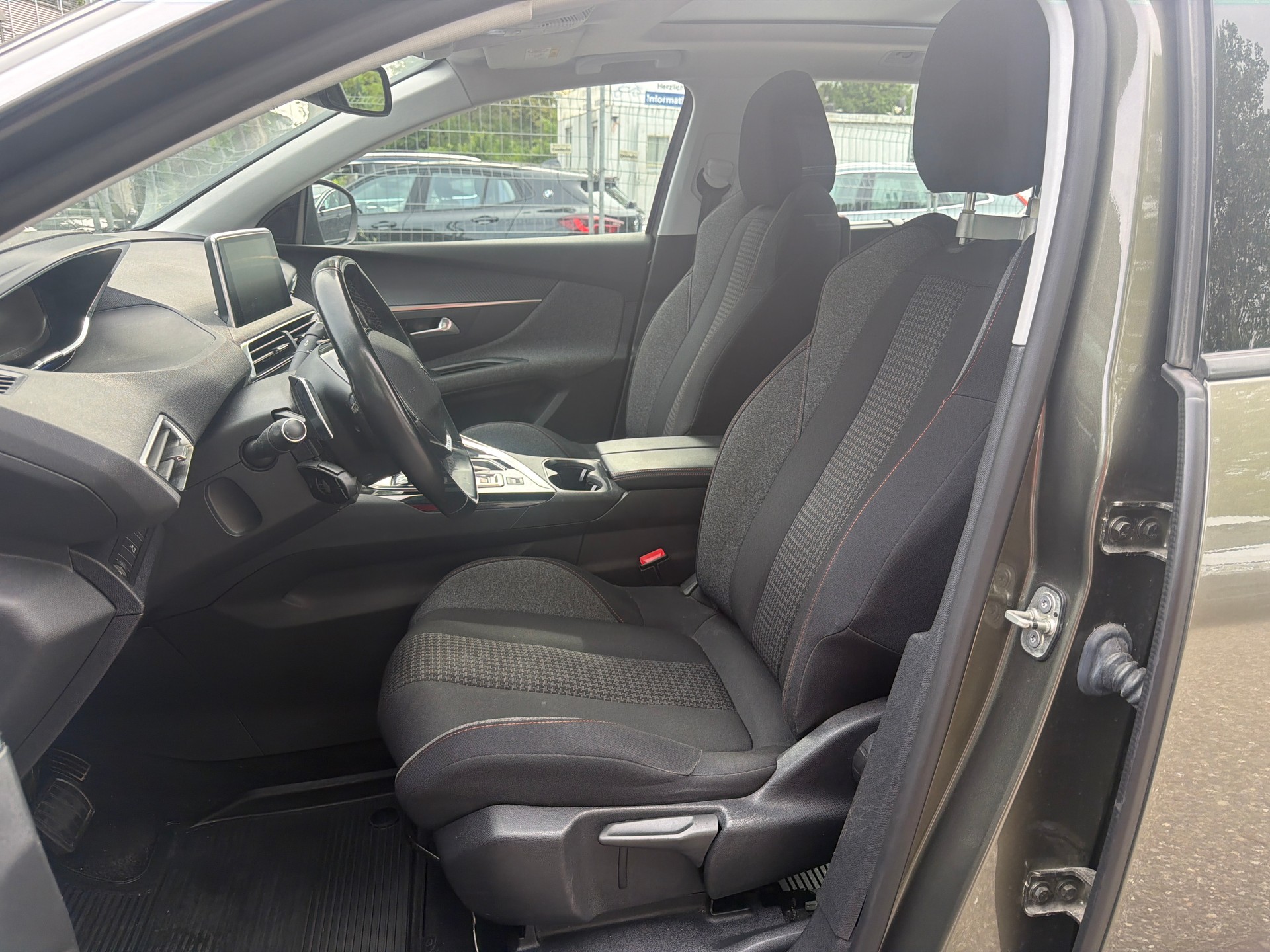 PEUGEOT 5008 1.5 BlueHDi Business Line ETA * 07x Sitze * Gr. Navi * Klima-auto * PDC V&H - RF-Kamera * Tempomat * Ab MFK 11.2024 *-image-12