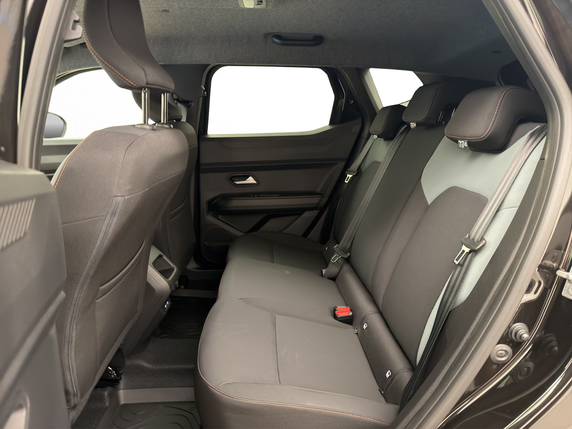 DACIA Duster 1.2 Hybrid Extreme 4WD-image-12
