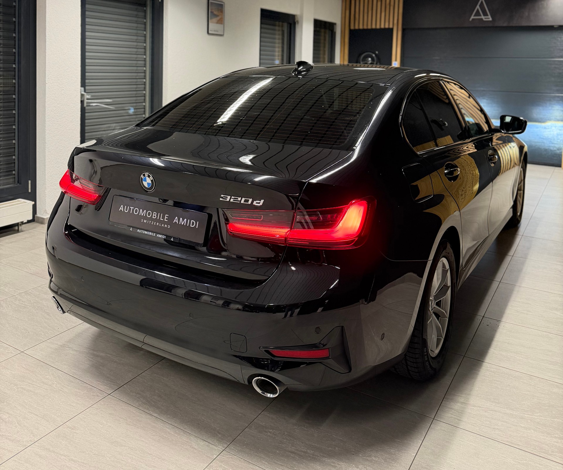 BMW 320-image-4