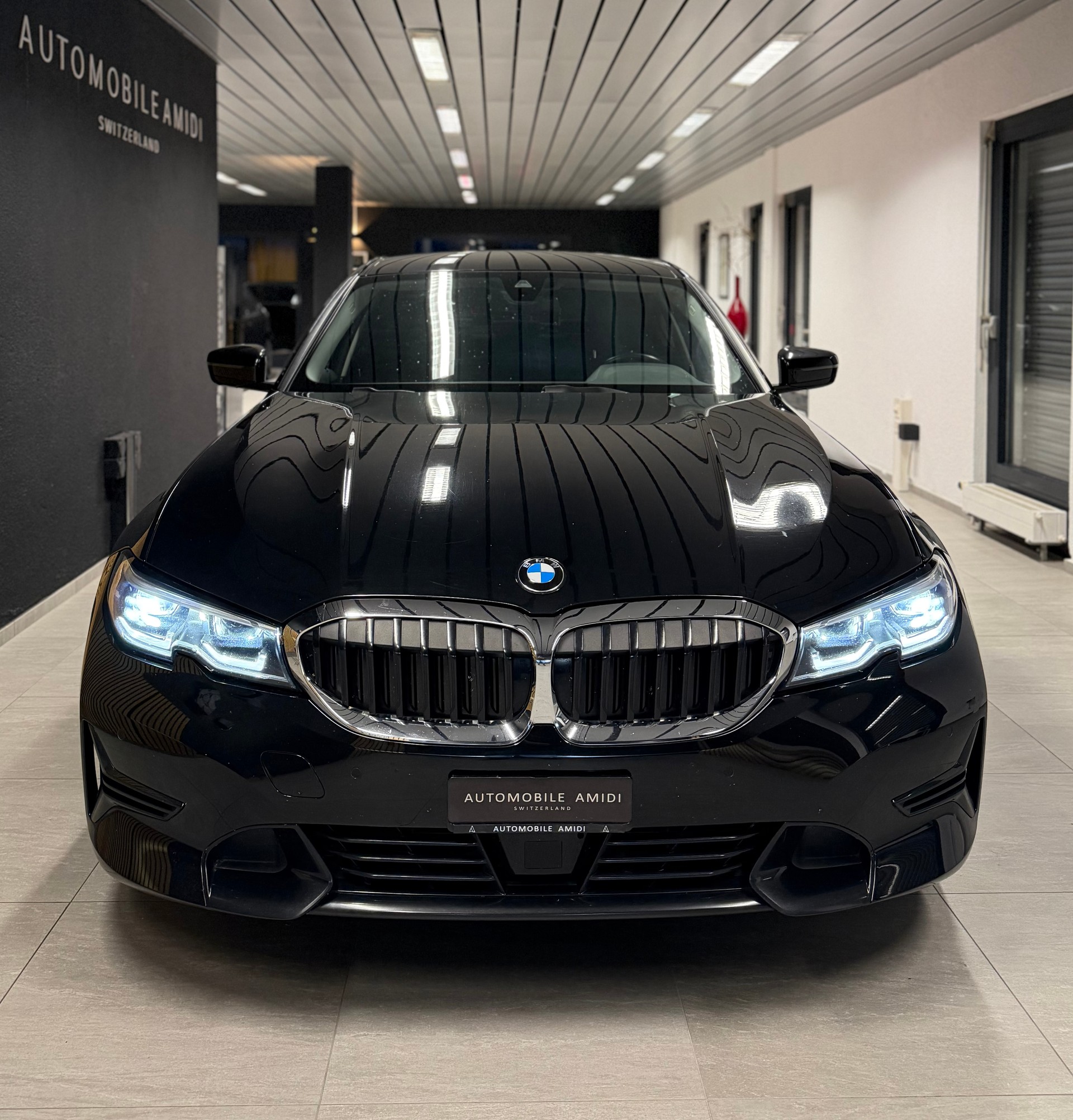 BMW 320-image-1