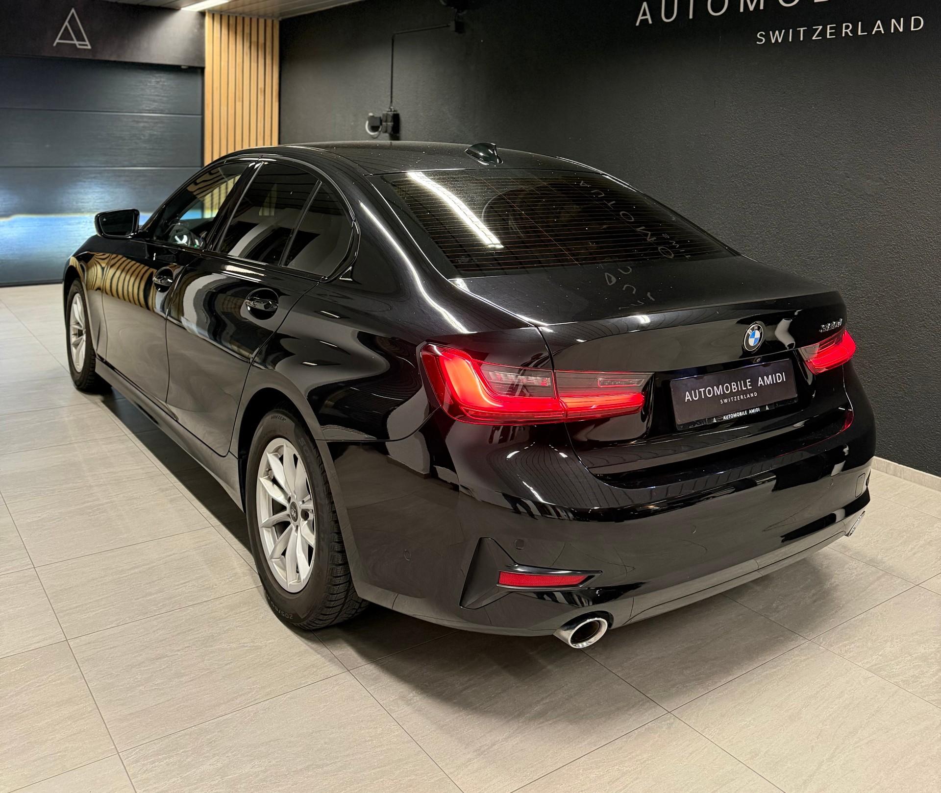 BMW 320-image-2