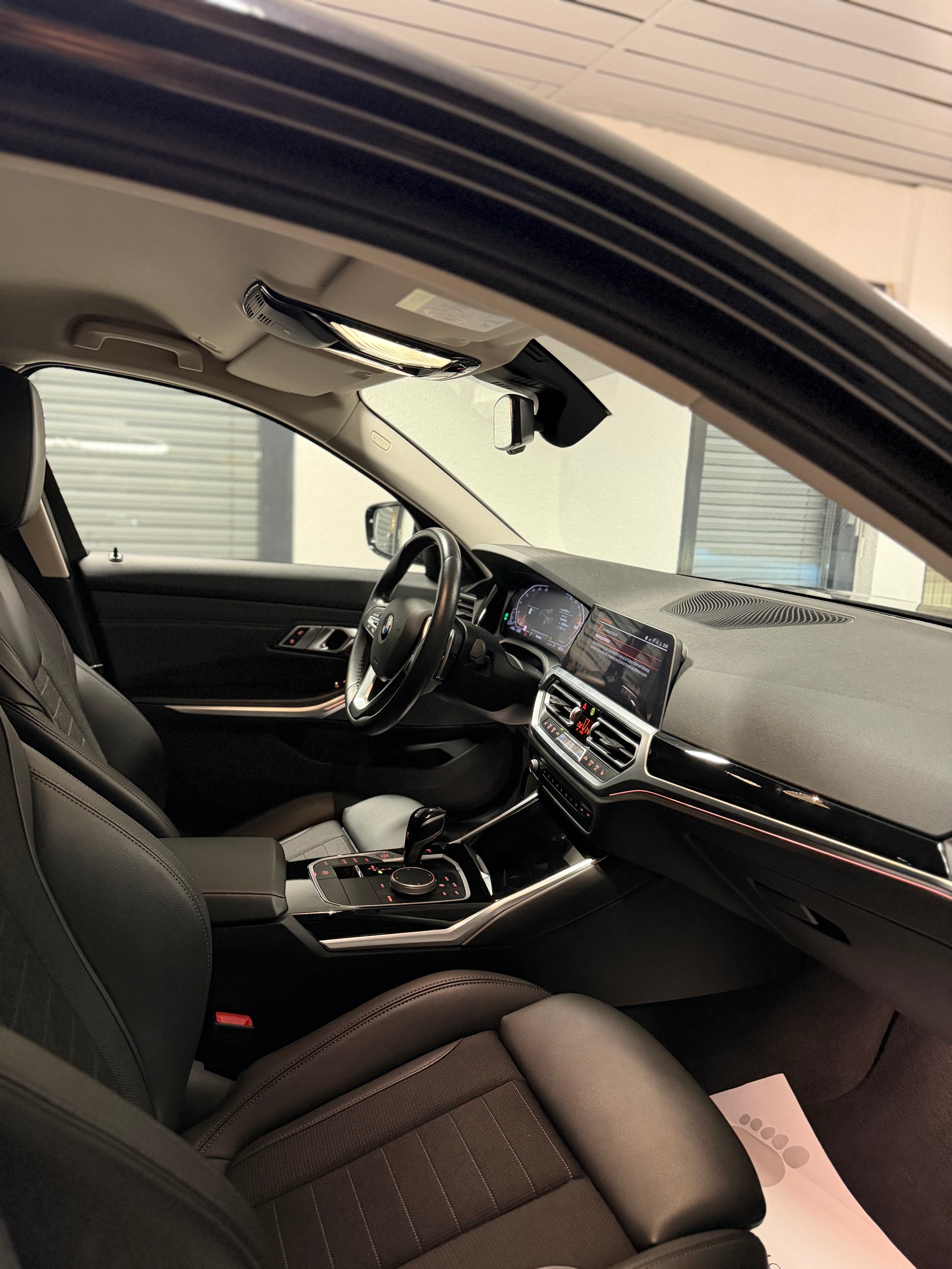 BMW 320-image-8