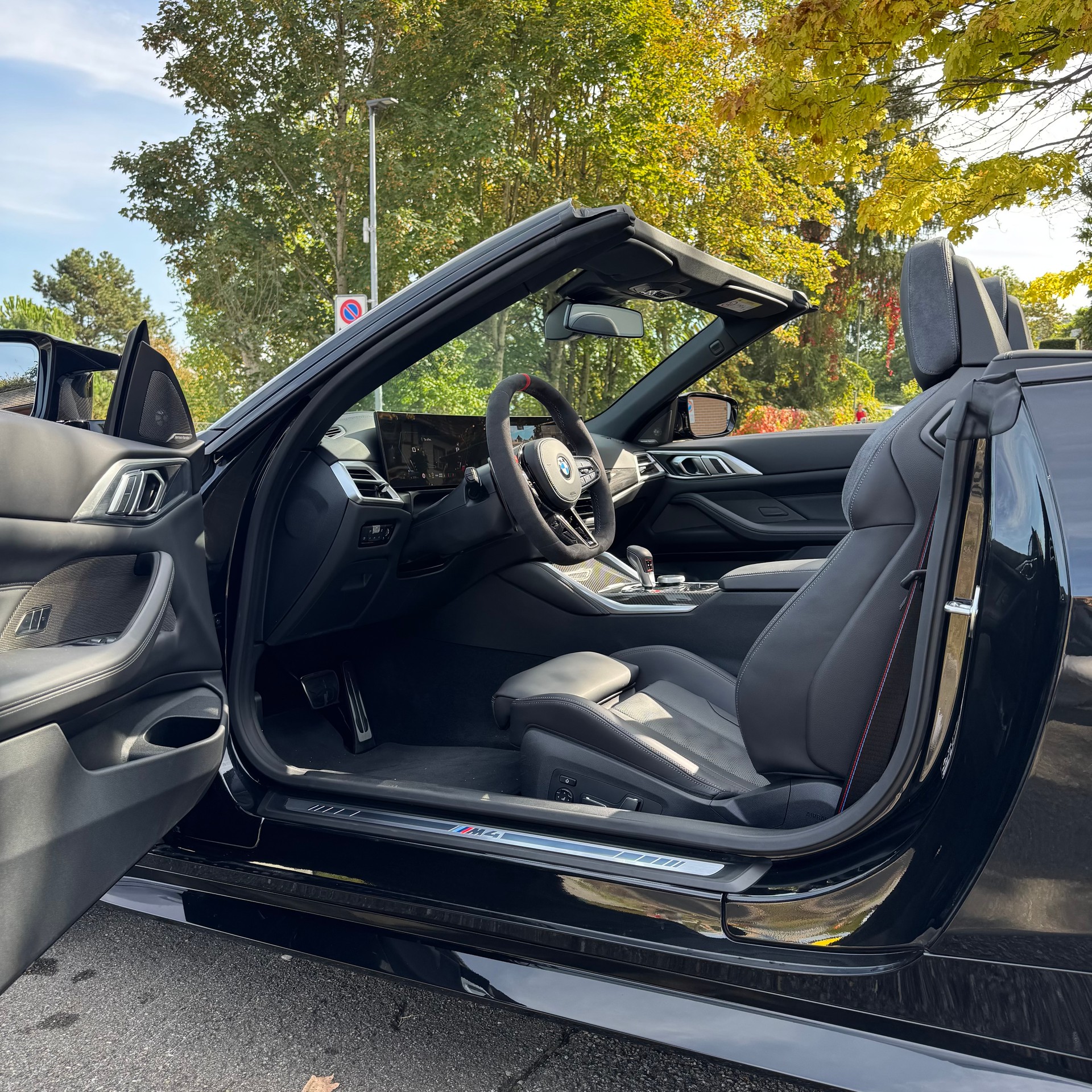 BMW M4 Competition M xDrive Cabrio-image-8