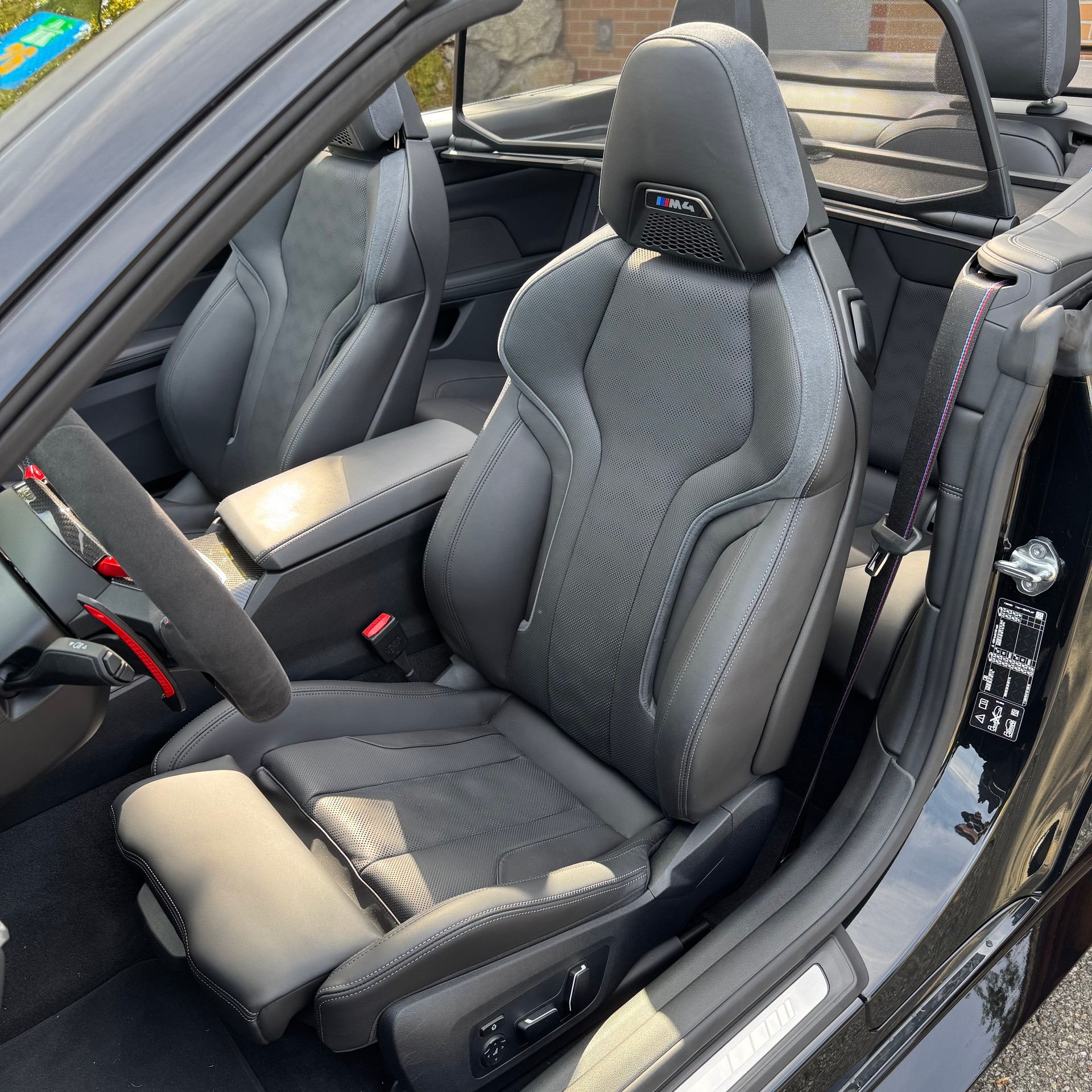 BMW M4 Competition M xDrive Cabrio-image-11