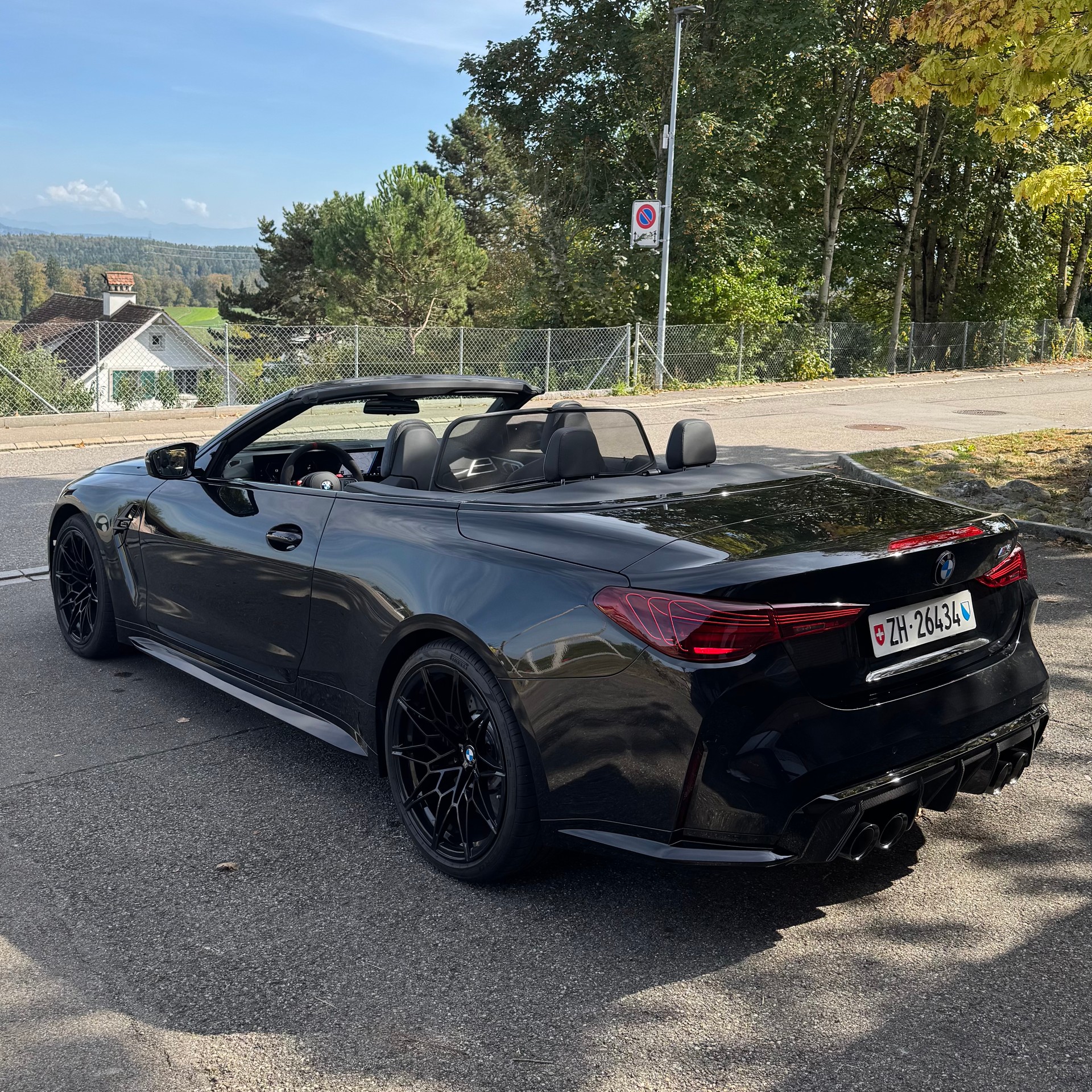 BMW M4 Competition M xDrive Cabrio-image-14
