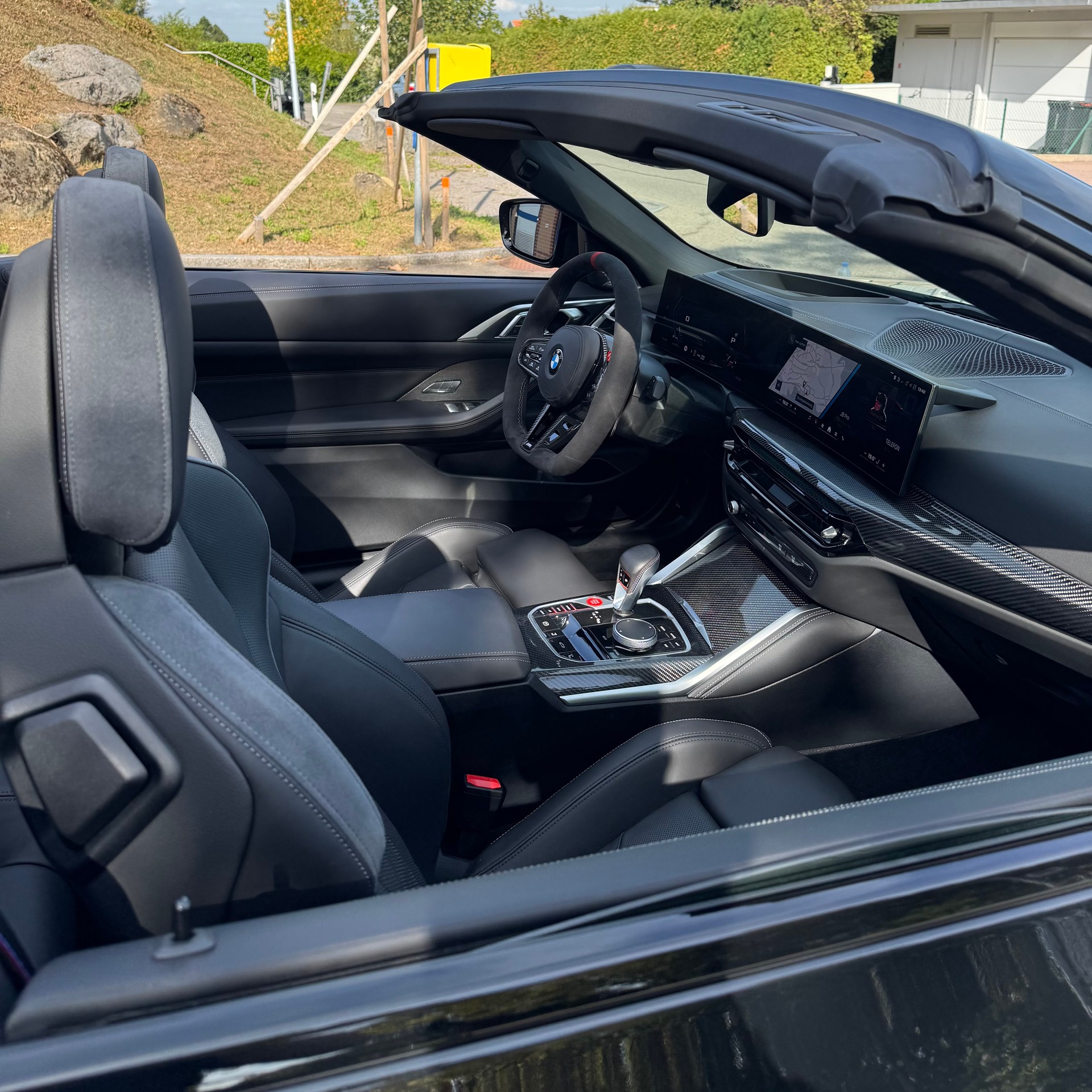 BMW M4 Competition M xDrive Cabrio-image-10