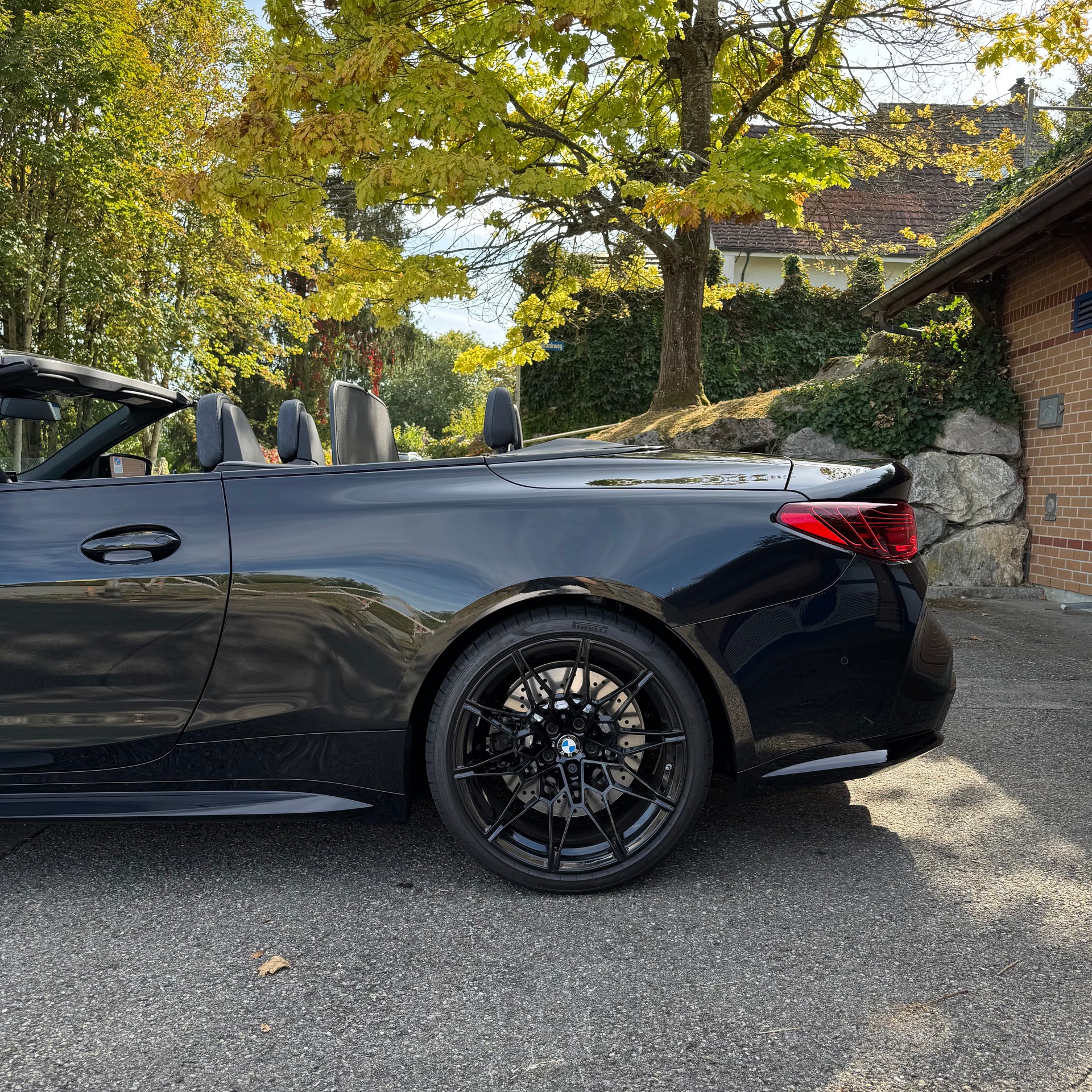 BMW M4 Competition M xDrive Cabrio-image-6