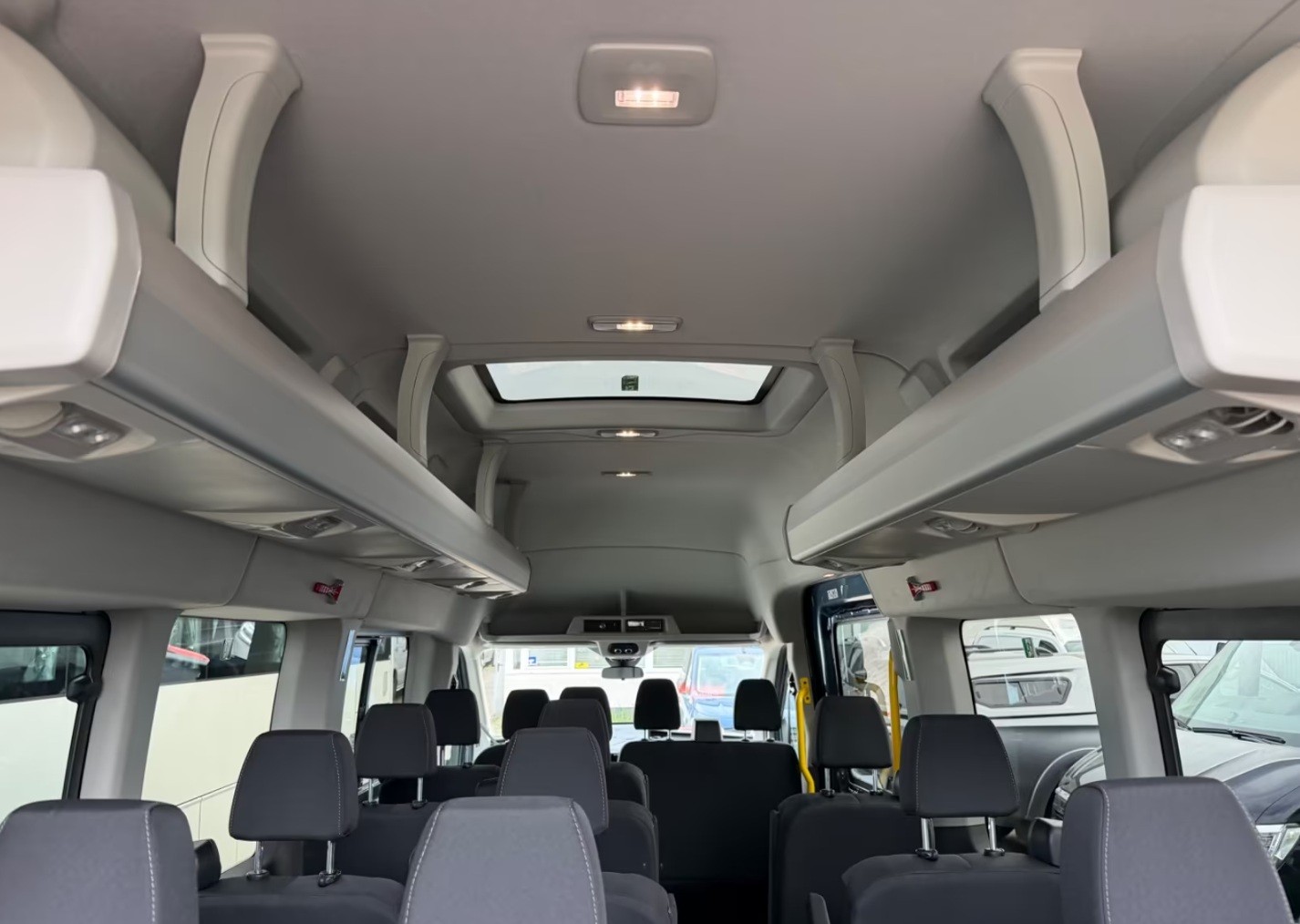 FORD Transit 460 18-Sitzer-image-9