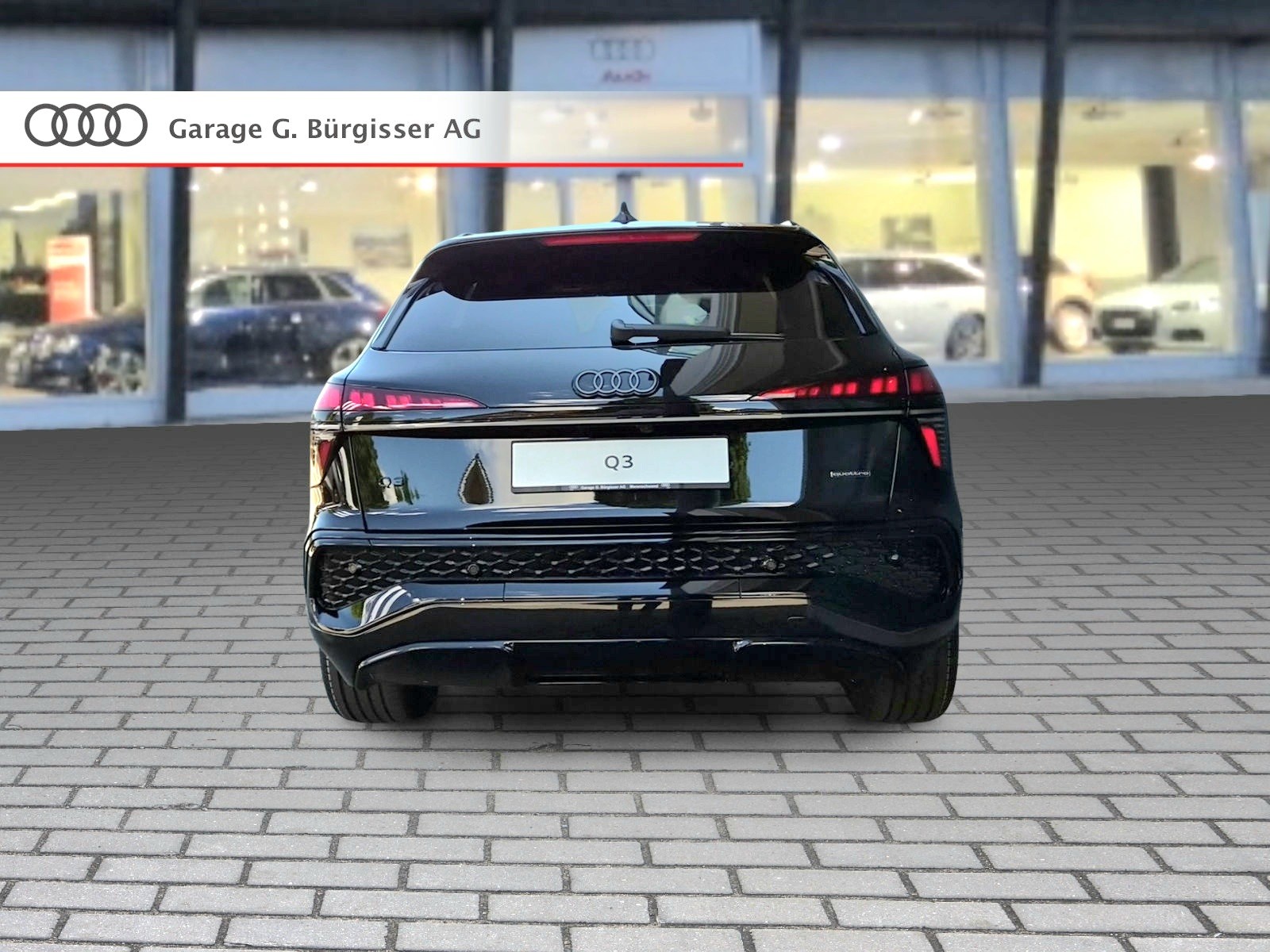 AUDI Q3 SUV TDI quattro 142 kW S tronic Mythosschwarz Metallic-image-4