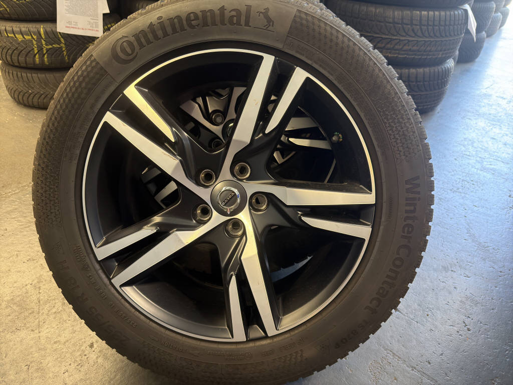 VOLVO XC40 2.0 T5 R-Design AWD-image-23