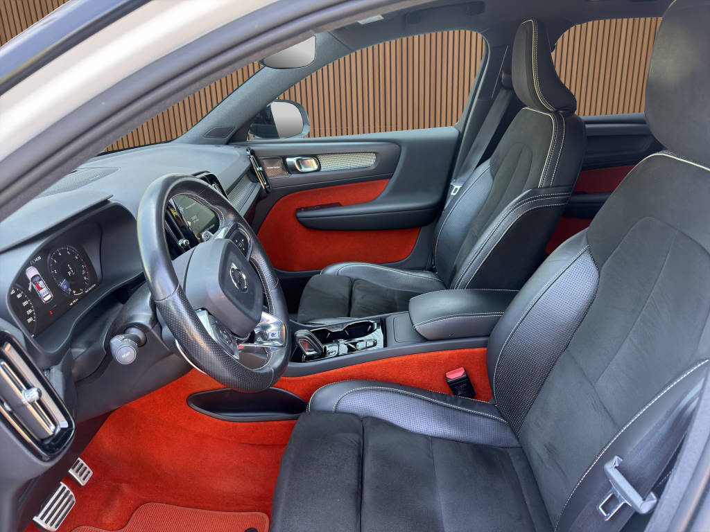 VOLVO XC40 2.0 T5 R-Design AWD-image-11