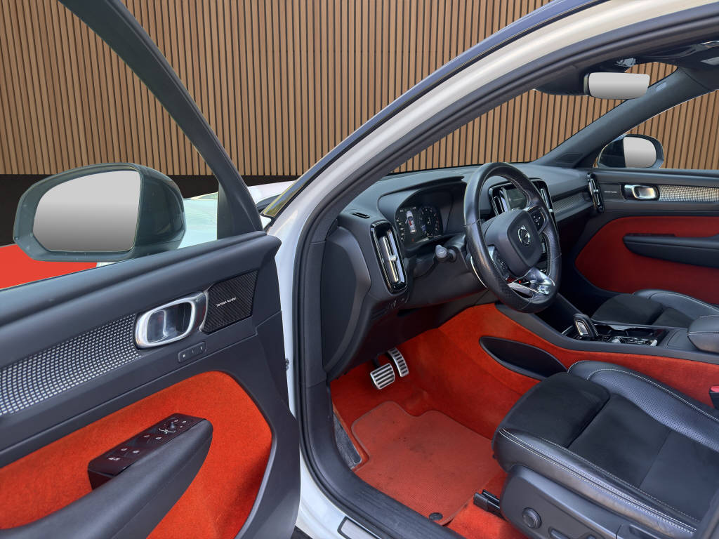 VOLVO XC40 2.0 T5 R-Design AWD-image-10