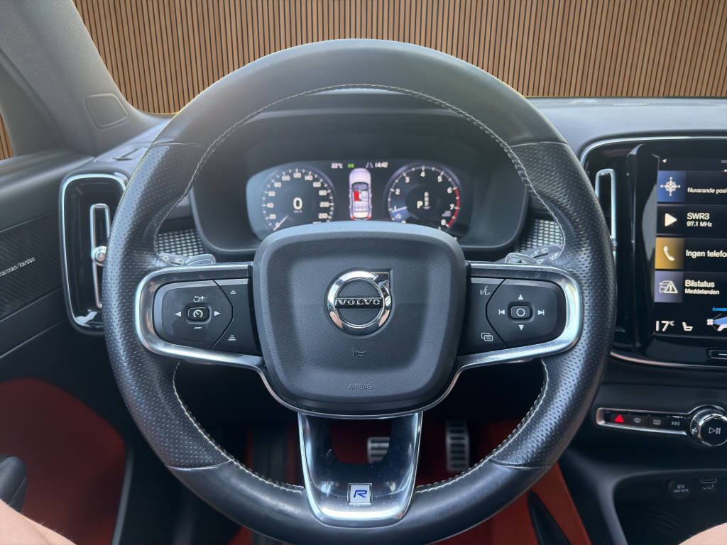 VOLVO XC40 2.0 T5 R-Design AWD-image-14