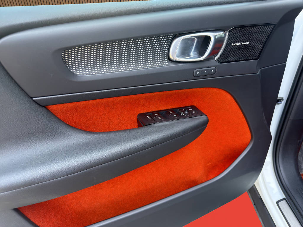 VOLVO XC40 2.0 T5 R-Design AWD-image-20