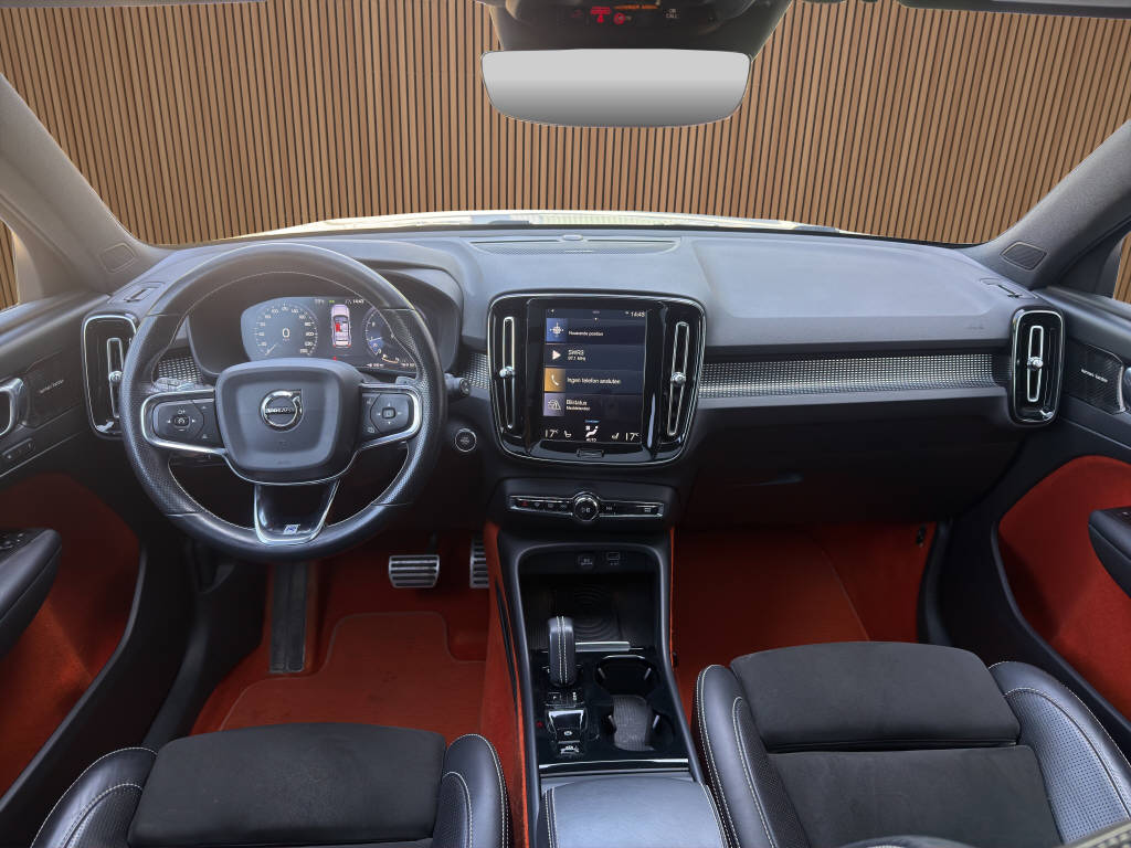 VOLVO XC40 2.0 T5 R-Design AWD-image-16
