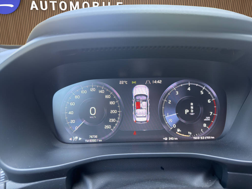 VOLVO XC40 2.0 T5 R-Design AWD-image-15