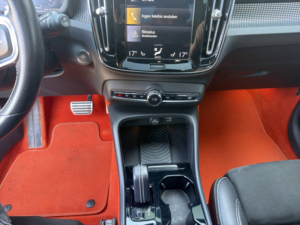 VOLVO XC40 2.0 T5 R-Design AWD-image-18