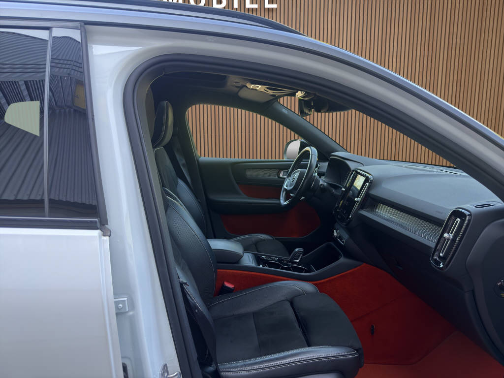 VOLVO XC40 2.0 T5 R-Design AWD-image-13