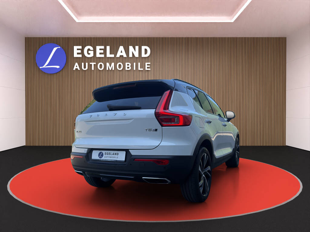 VOLVO XC40 2.0 T5 R-Design AWD-image-3
