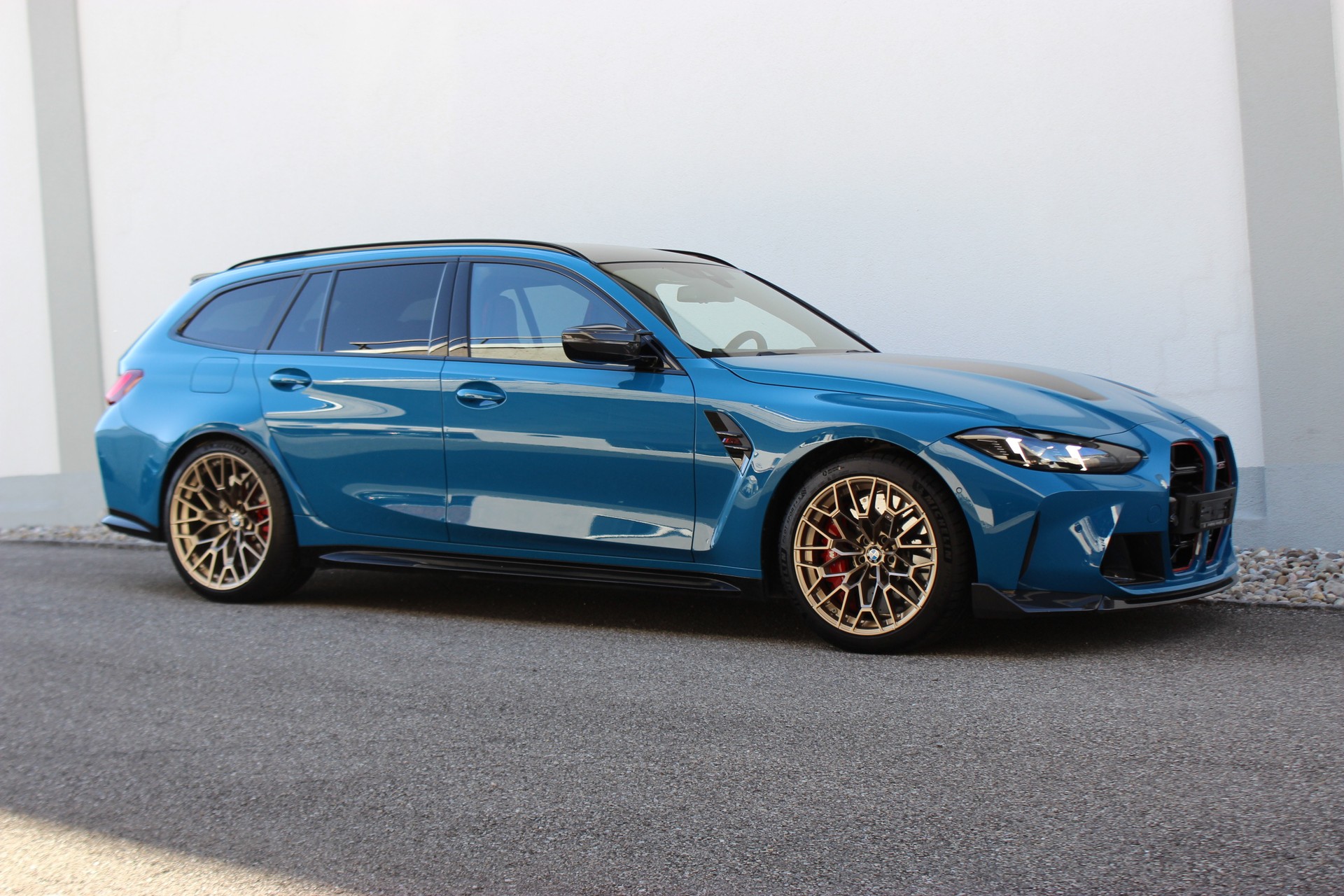 BMW M3 CS Touring Individual *LAGUNA SECA BLAU*-image-4