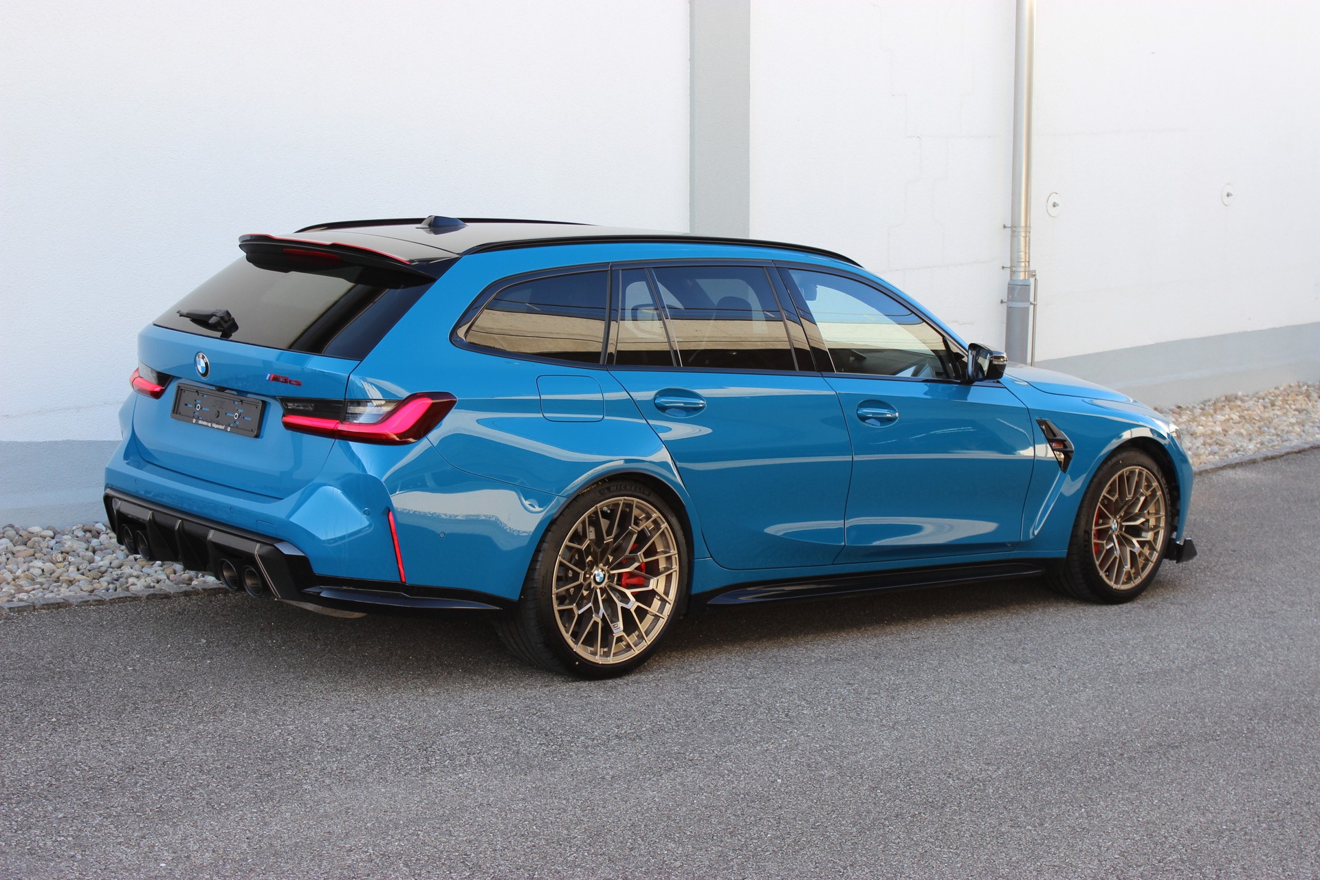 BMW M3 CS Touring Individual *LAGUNA SECA BLAU*-image-5