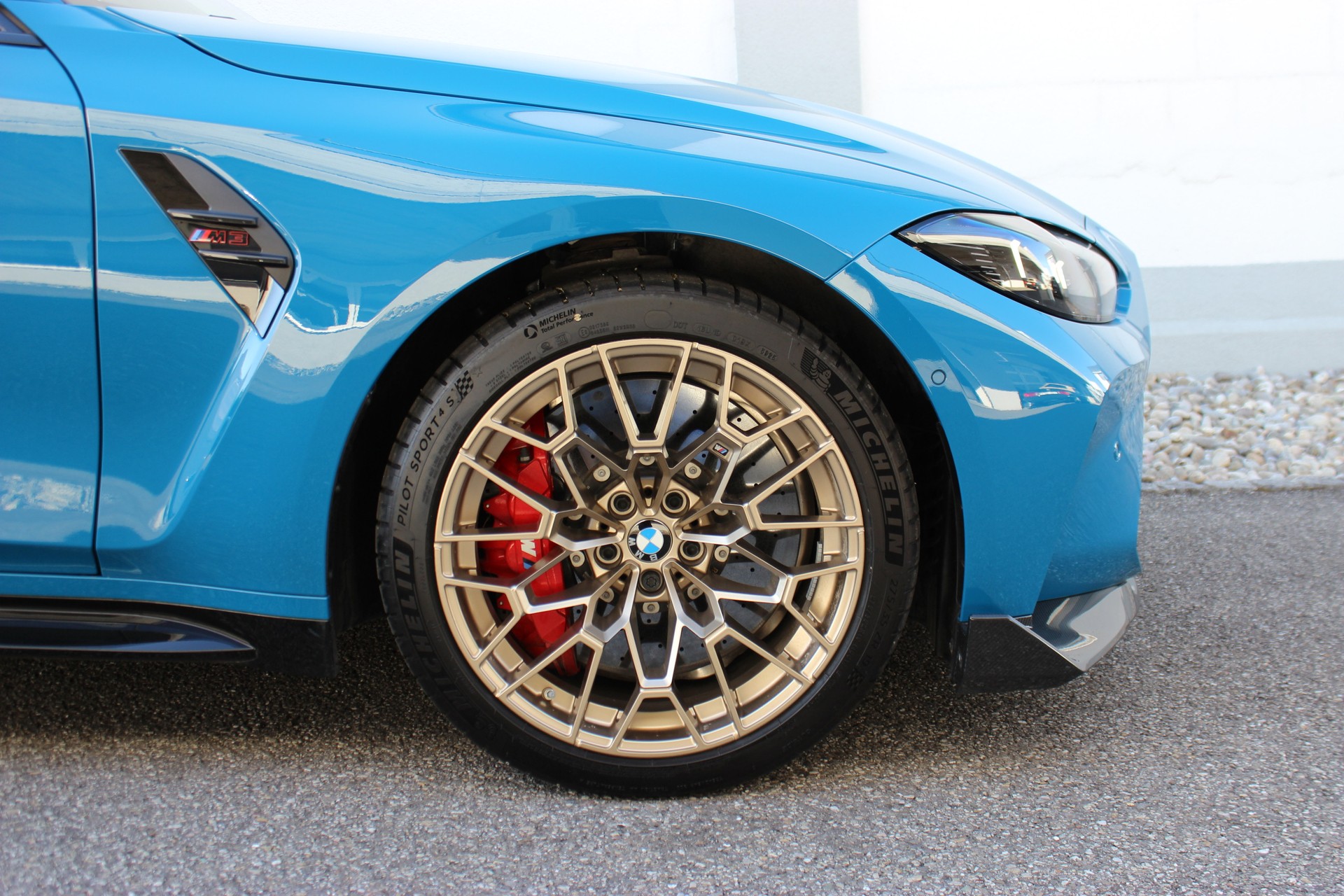 BMW M3 CS Touring Individual *LAGUNA SECA BLAU*-image-6