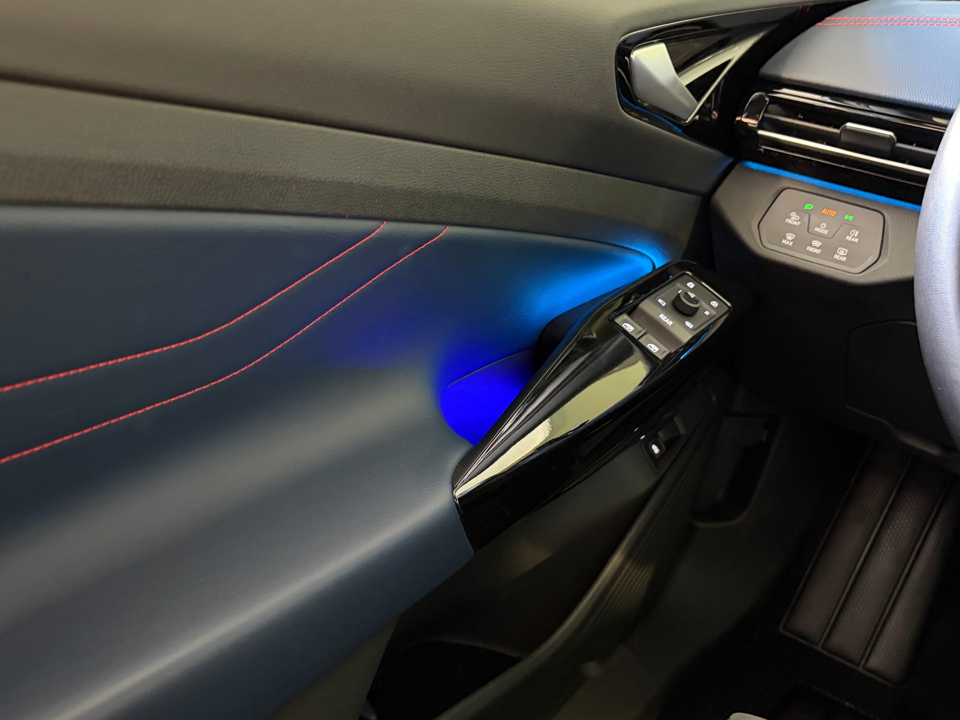 VW ID.4 GTX 77 kWh 4Motion *CH-Fahrzeug*-image-15