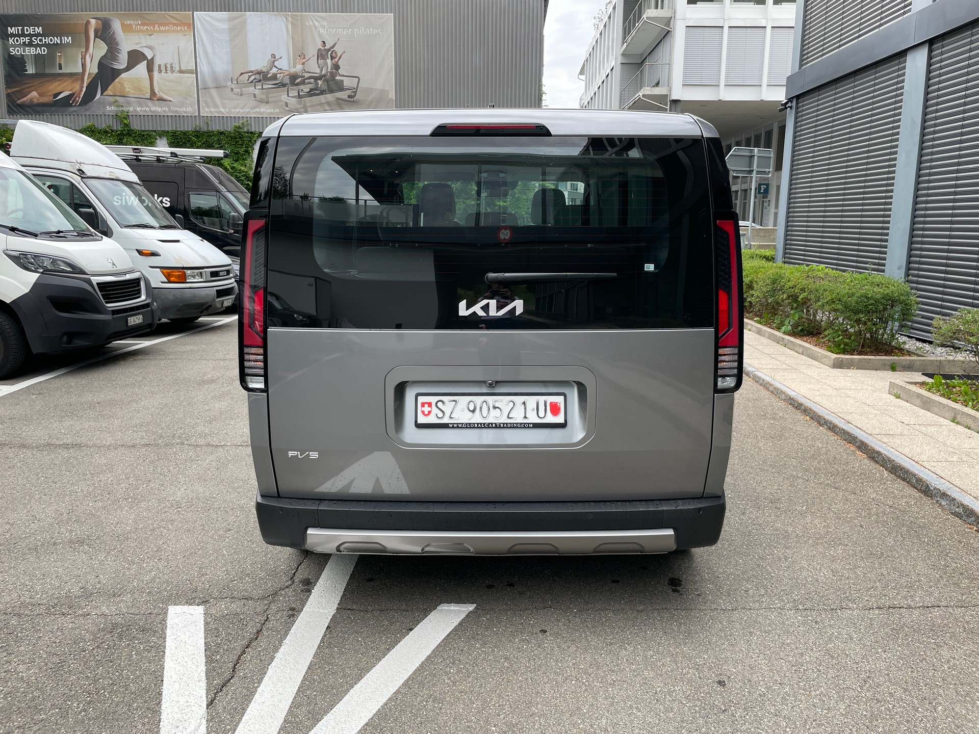 KIA PV5 71.2 kWh Elite-image-3
