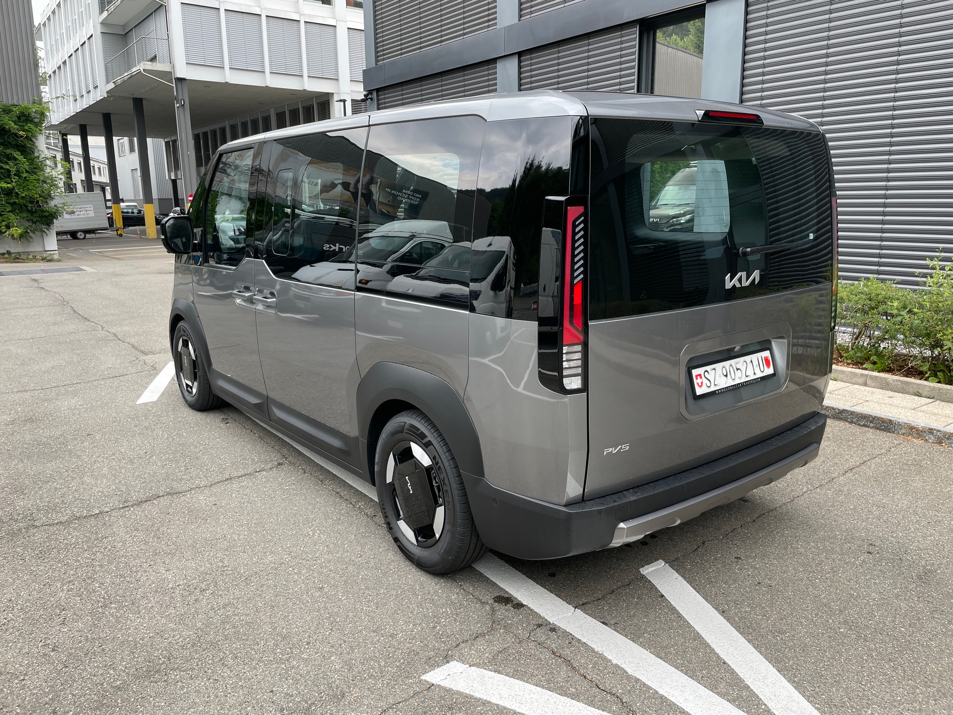 KIA PV5 71.2 kWh Elite-image-2