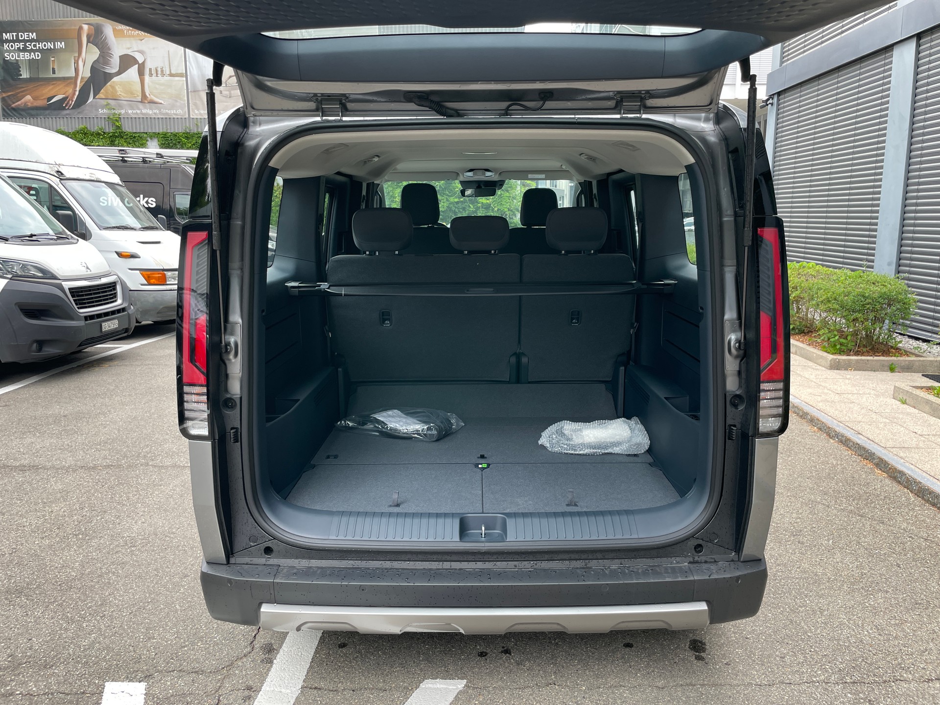 KIA PV5 71.2 kWh Elite-image-4