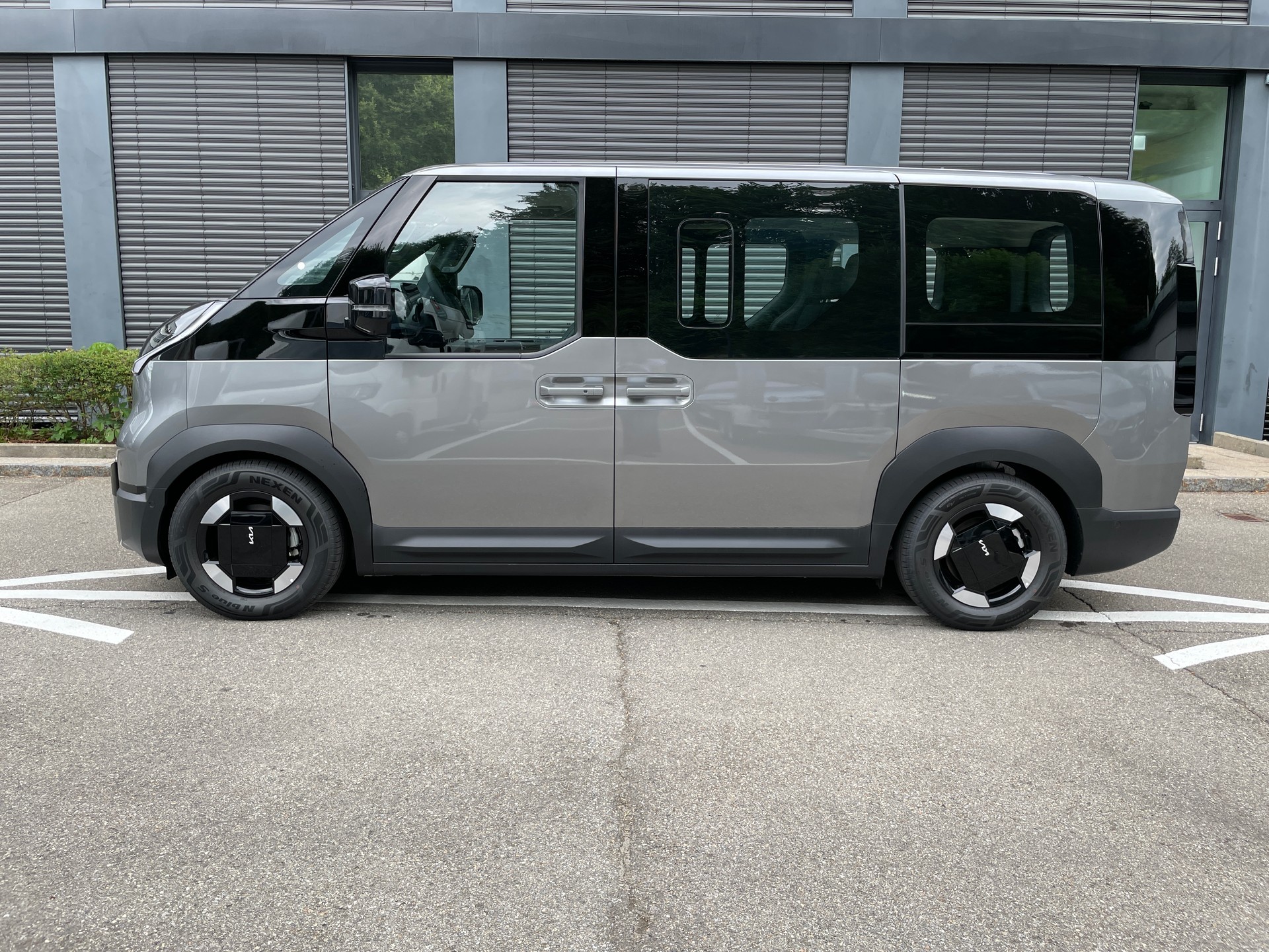 KIA PV5 71.2 kWh Elite-image-1