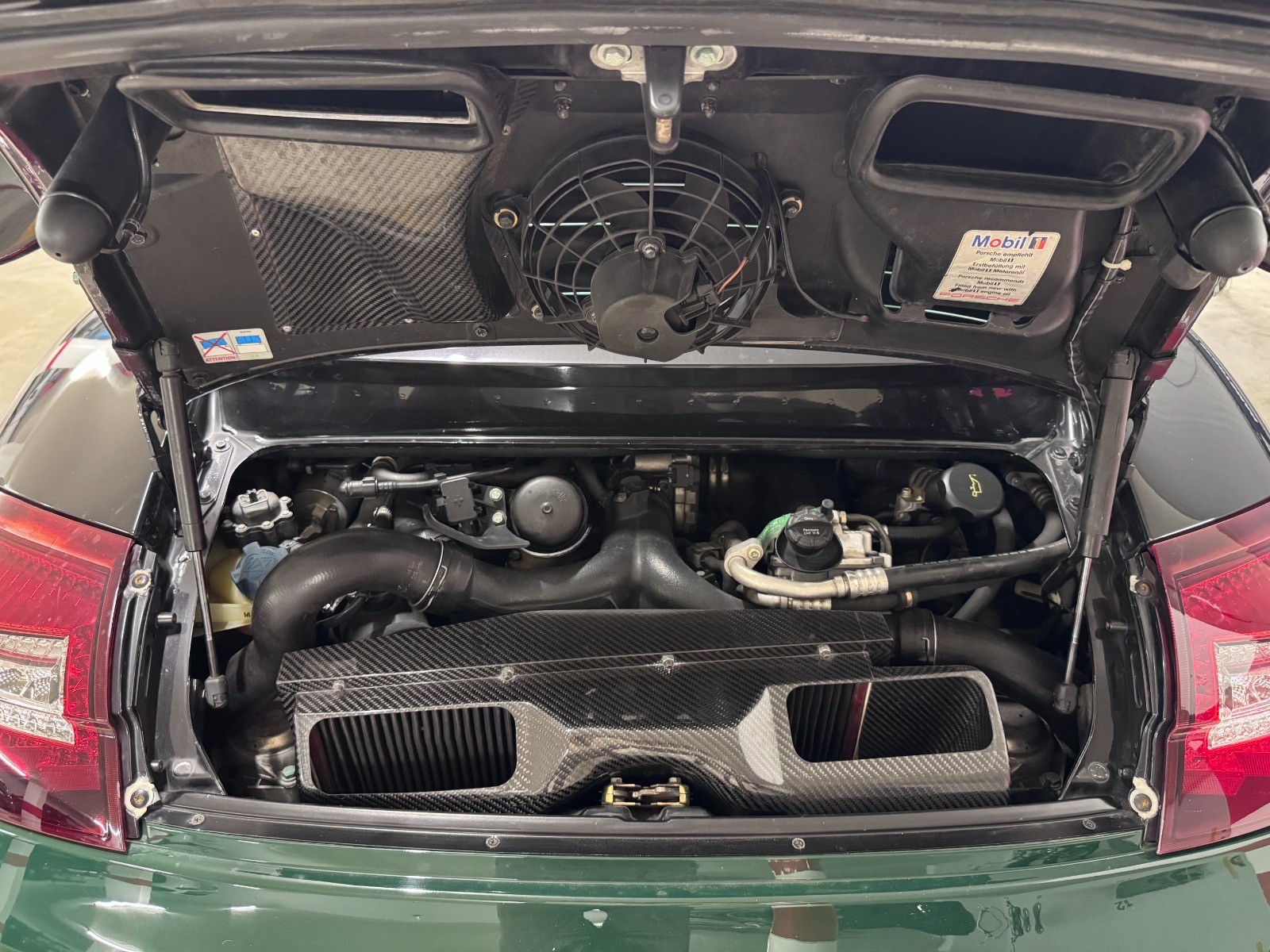 PORSCHE 911 Turbo-image-13