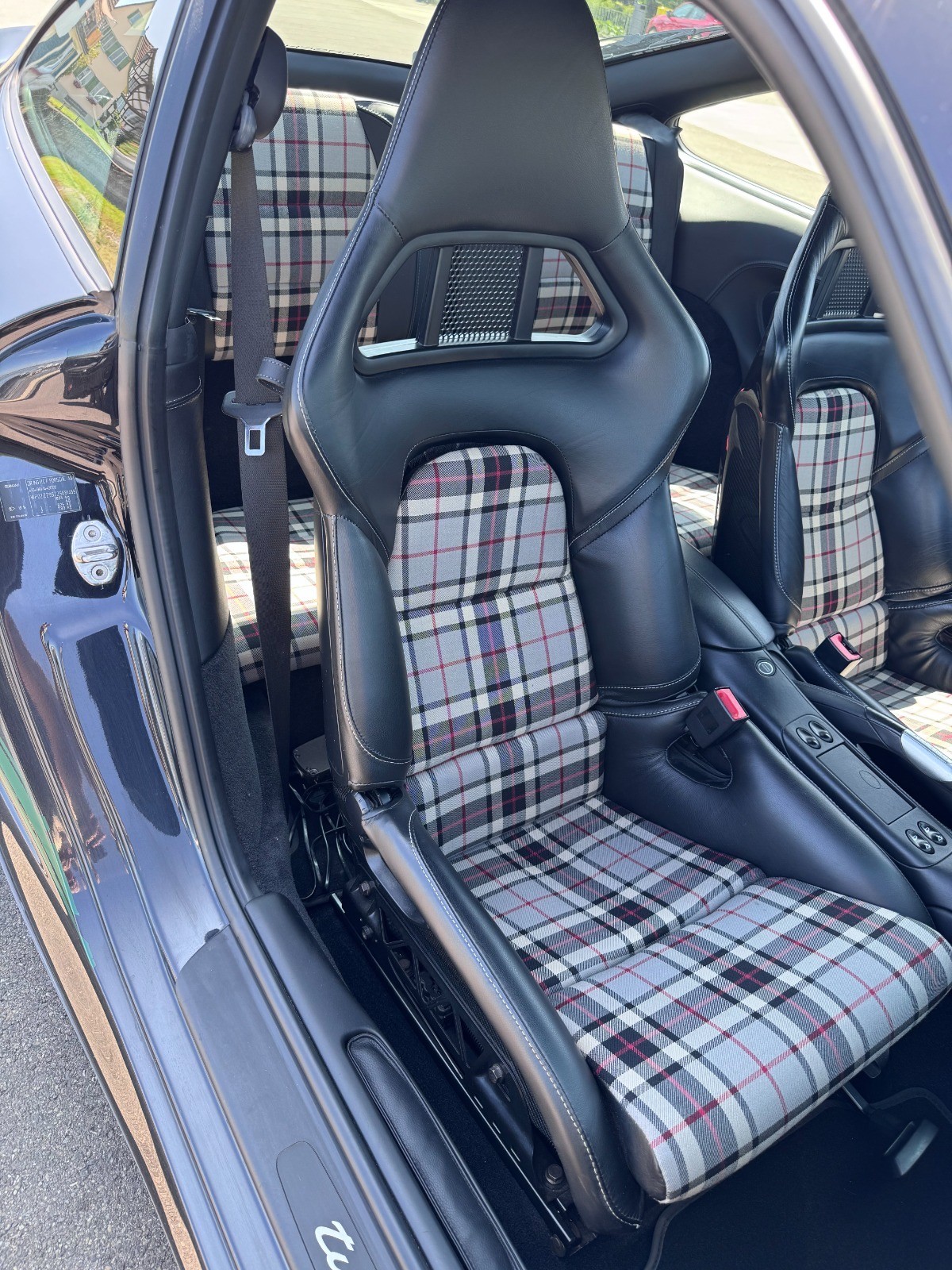 PORSCHE 911 Turbo-image-7